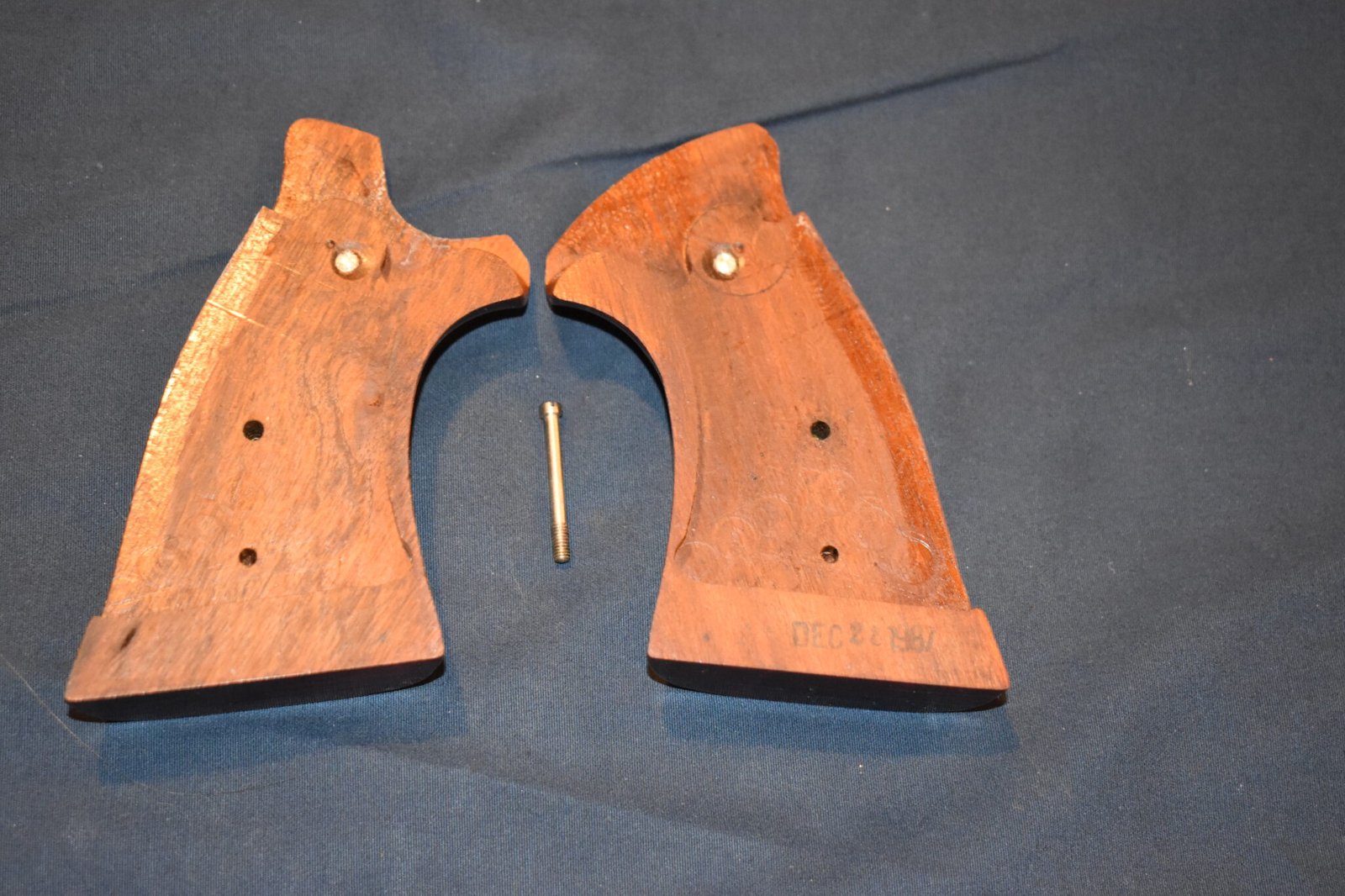 SMITH & WESSON FACTORY N FRAME TARGET GRIPS NT57 - Image 3