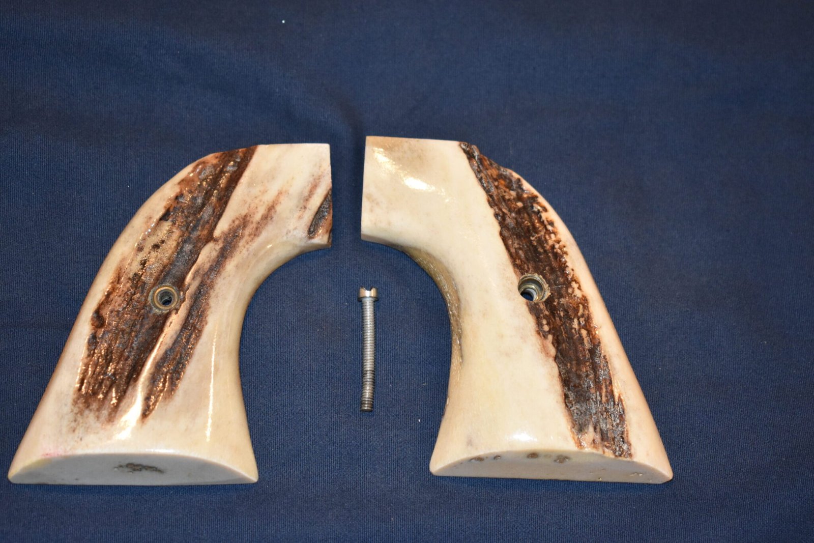 COLT SINGLE ACTION ARMY (S.A.A.) SAMBAR STAG GRIPS SAAS44