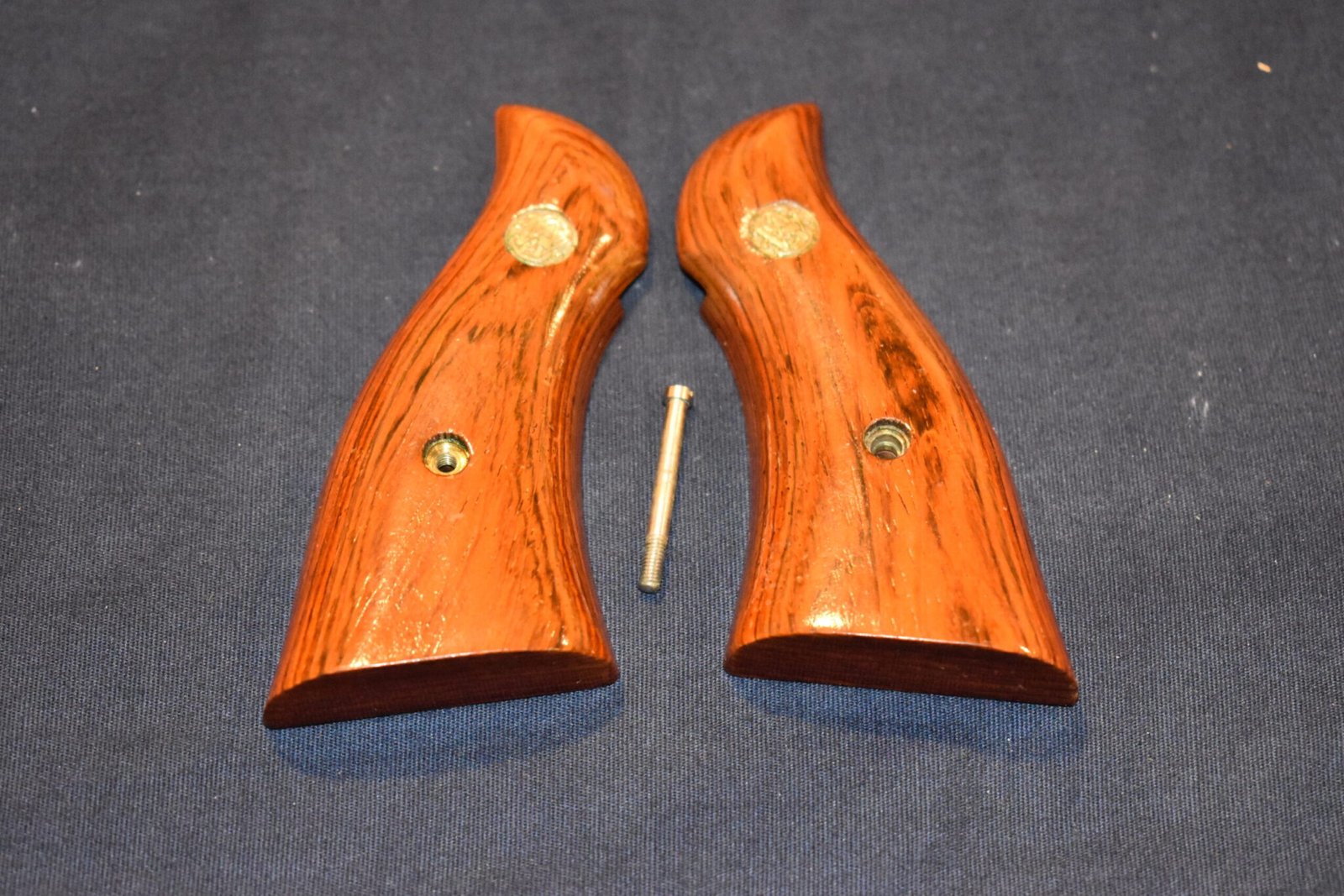 SMITH & WESSON K FRAME FACTORY PRESENTATION GRIPS KSQPM2 - Image 2