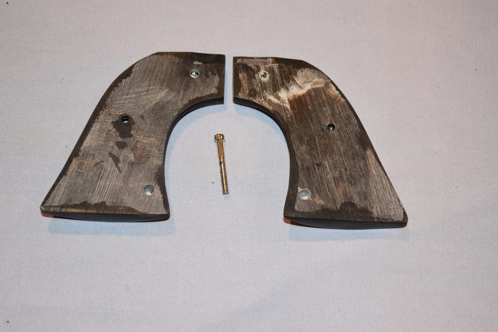 RUGER NEW MODEL BLACKHAWK OR OLD VAQUERO CHECKERED BUFFALO HORN GRIPS RBHBH18 - Image 3
