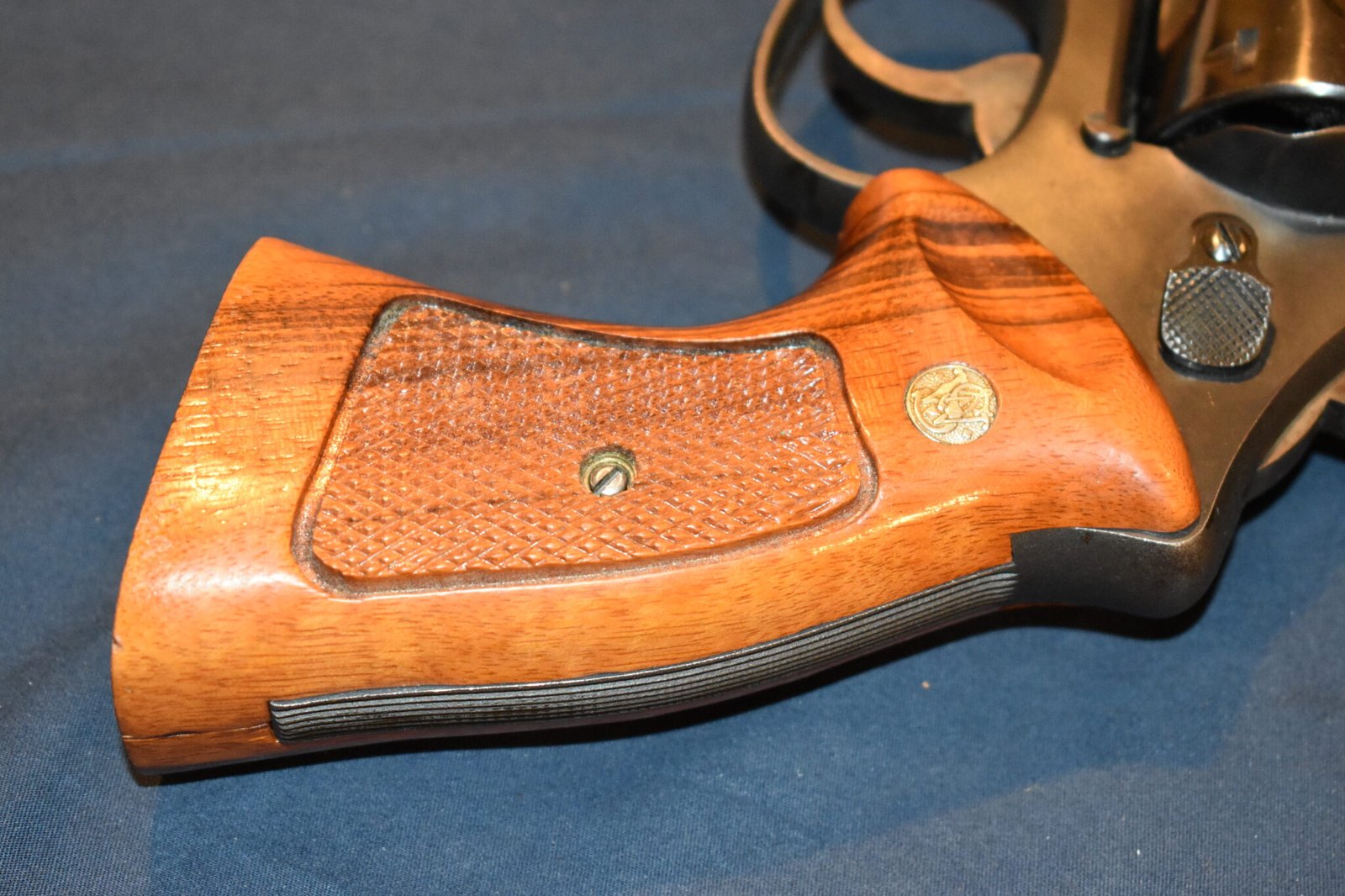 SMITH & WESSON FACTORY N FRAME TARGET GRIPS NT32 - Image 5