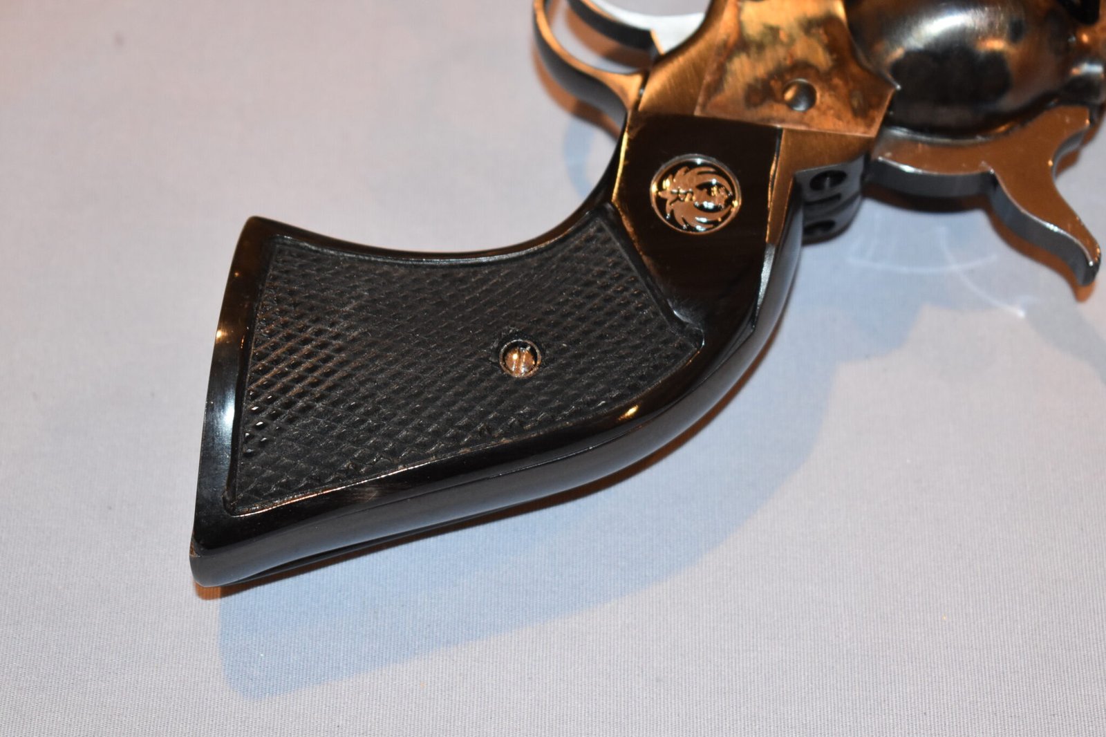 RUGER NEW MODEL BLACKHAWK OR OLD VAQUERO CHECKERED BUFFALO HORN GRIPS RBHBH18 - Image 5