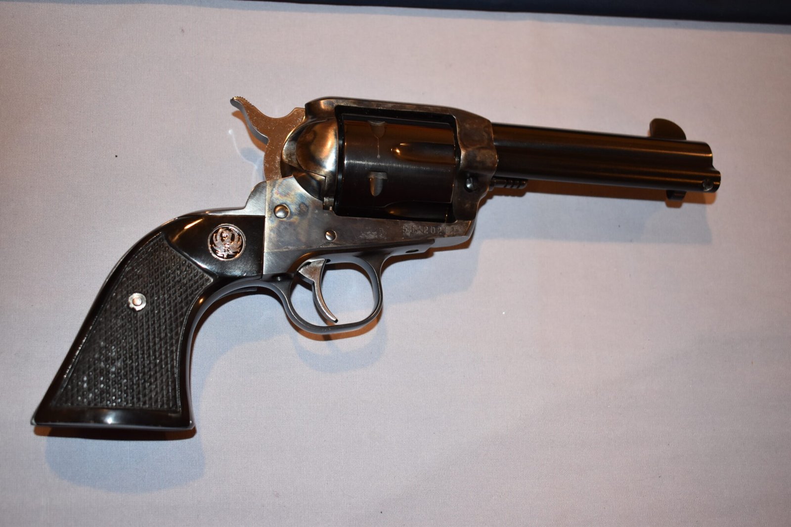 RUGER NEW MODEL BLACKHAWK OR OLD VAQUERO CHECKERED BUFFALO HORN GRIPS RBHBH18 - Image 7