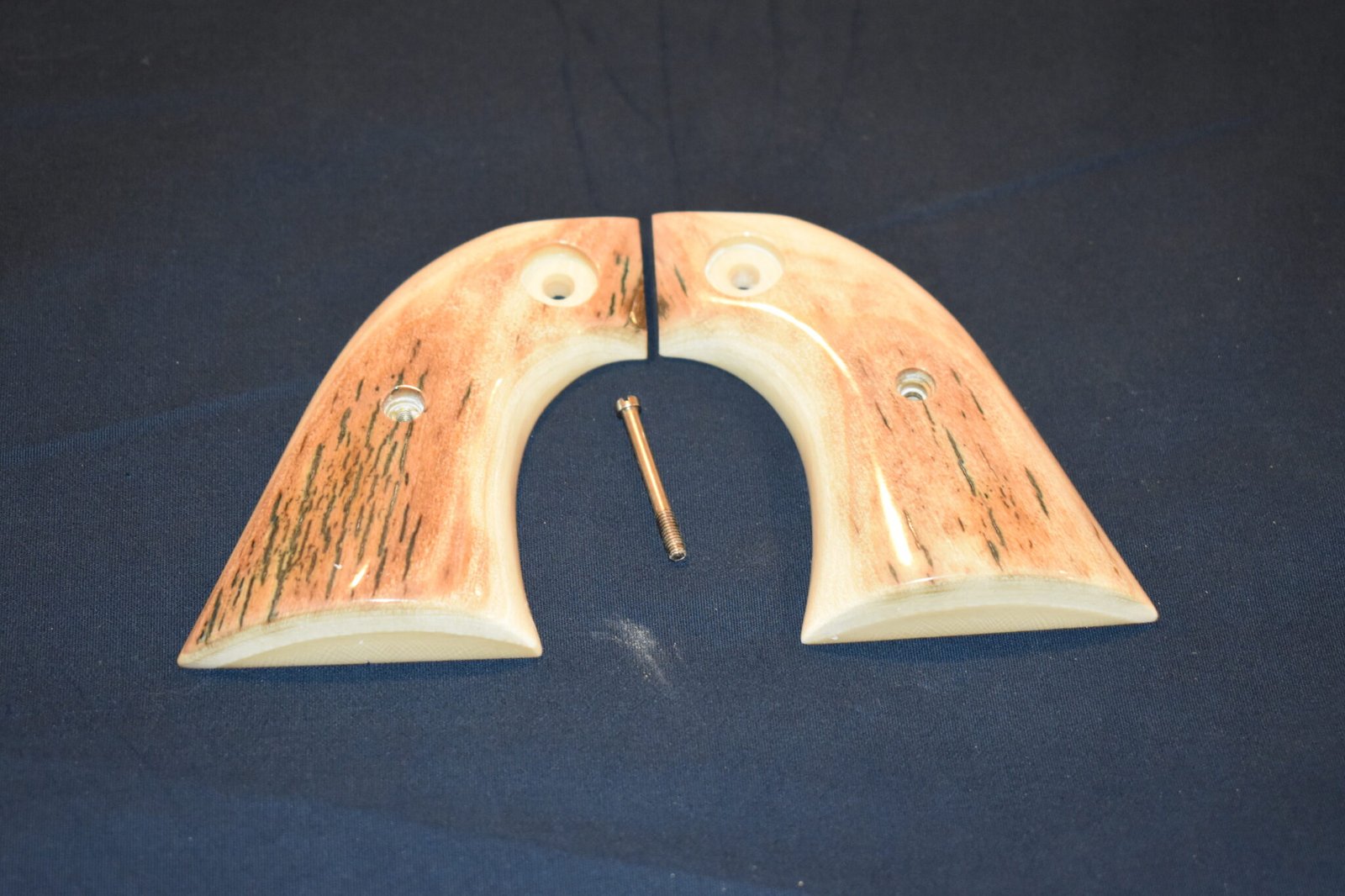 COLT SINGLE ACTION ARMY (S.A.A.) MAMMOTH IVORY GRIPS SAAMI5 - Image 4