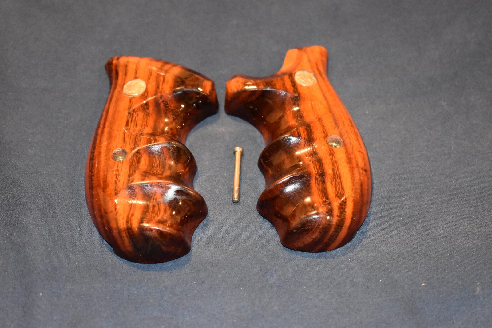SMITH & WESSON N FRAME SQUARE BUTT COMBAT GRIPS SWNRBC2 - Image 2