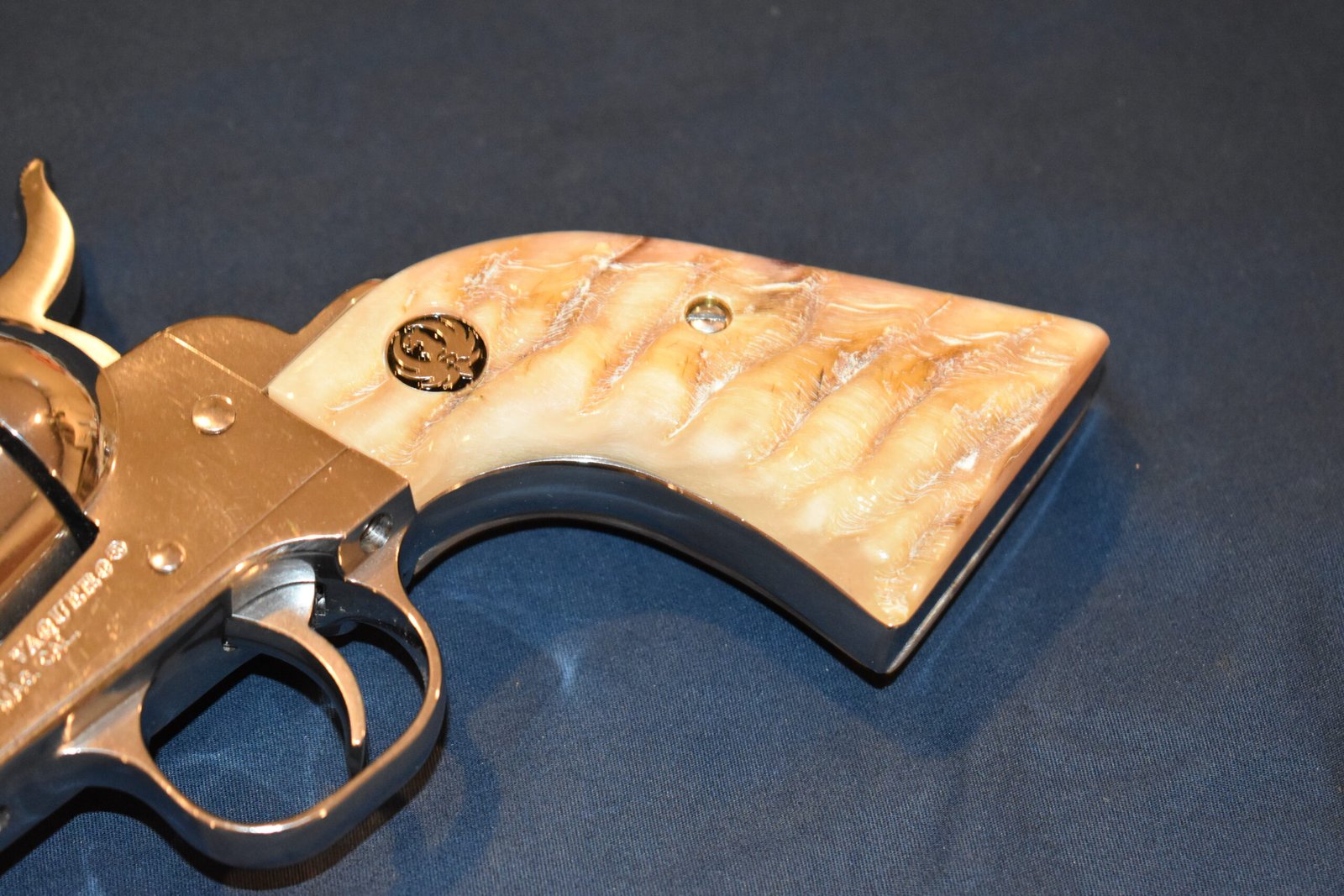 RUGER NEW VAQUERO PREMIUM GRADE RAMS HORN GRIPS RNVRH9 - Image 12