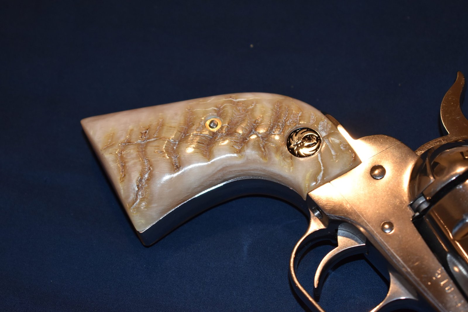 RUGER NEW VAQUERO PREMIUM GRADE RAMS HORN GRIPS RNVRH9 - Image 11