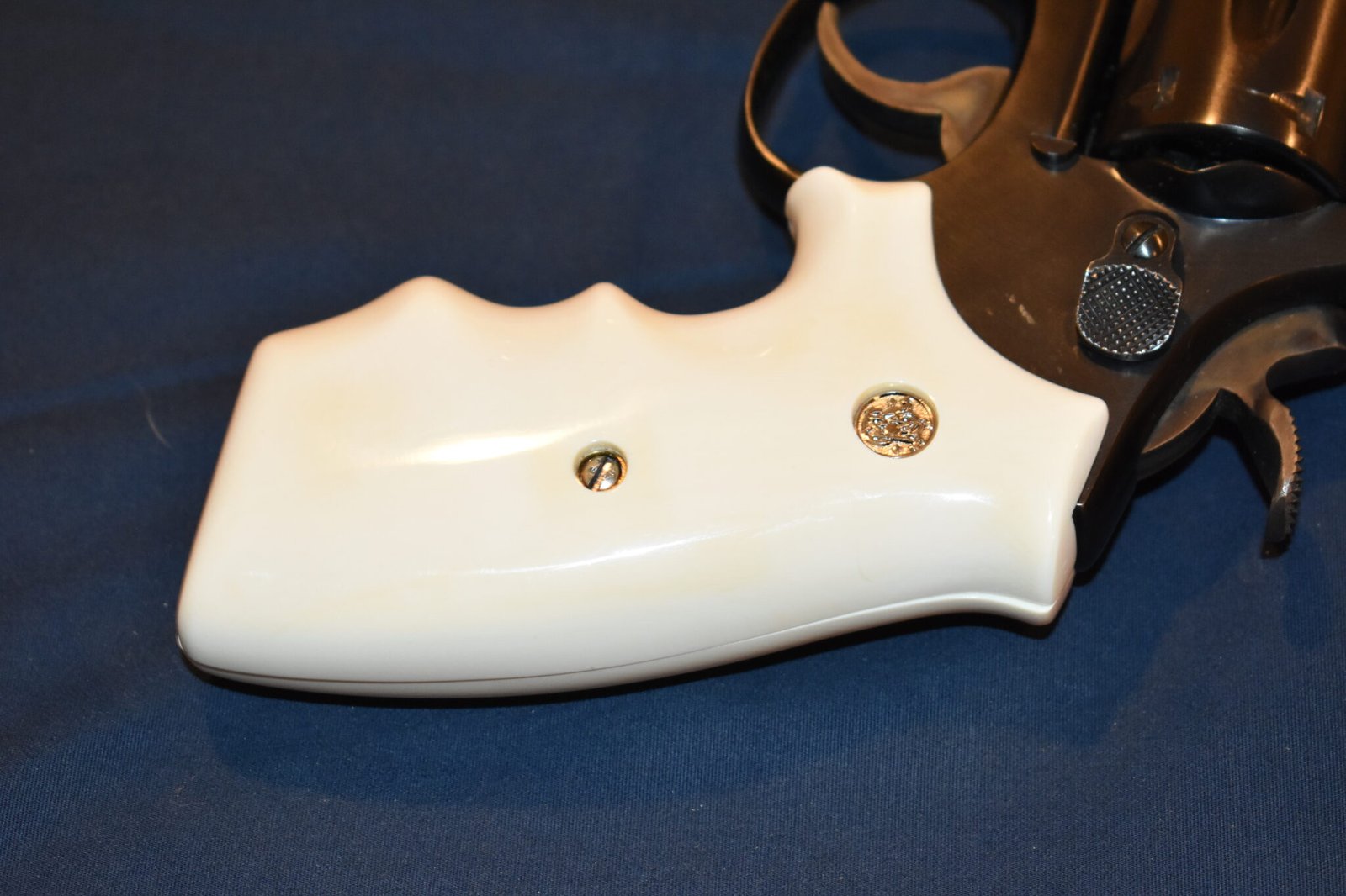 SMITH & WESSON K FRAME SQUARE BUTT IVORY COMBAT GRIPS KSQIC1 "OHIO SALES ONLY" - Image 5
