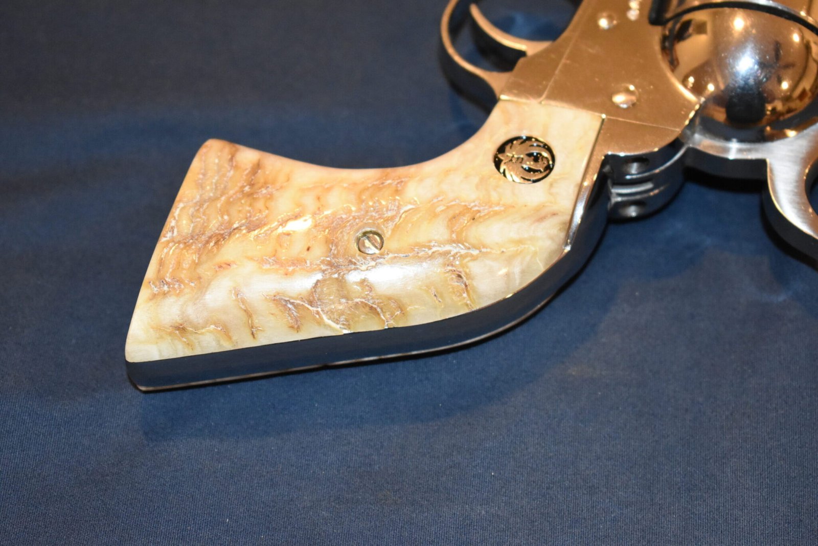 RUGER NEW VAQUERO PREMIUM GRADE RAMS HORN GRIPS RNVRH10 - Image 5