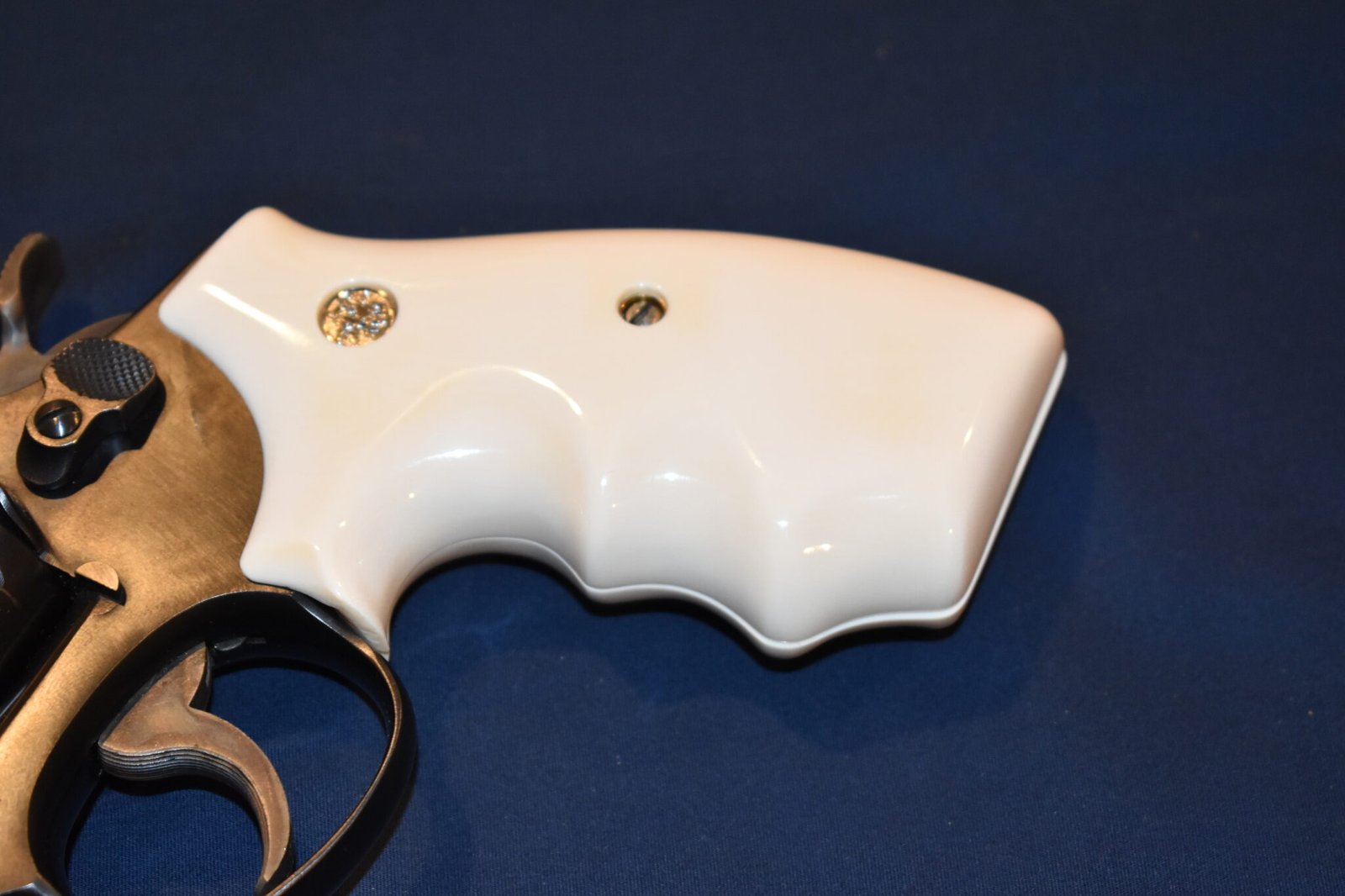 SMITH & WESSON K FRAME SQUARE BUTT IVORY COMBAT GRIPS KSQIC1 "OHIO SALES ONLY" - Image 12