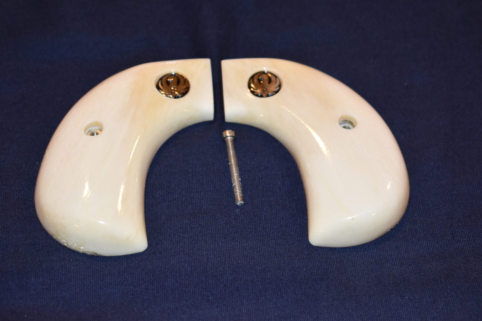 RUGER BIRDS HEAD GIRAFFE BONE GRIPS BHRGB1 - Image 2
