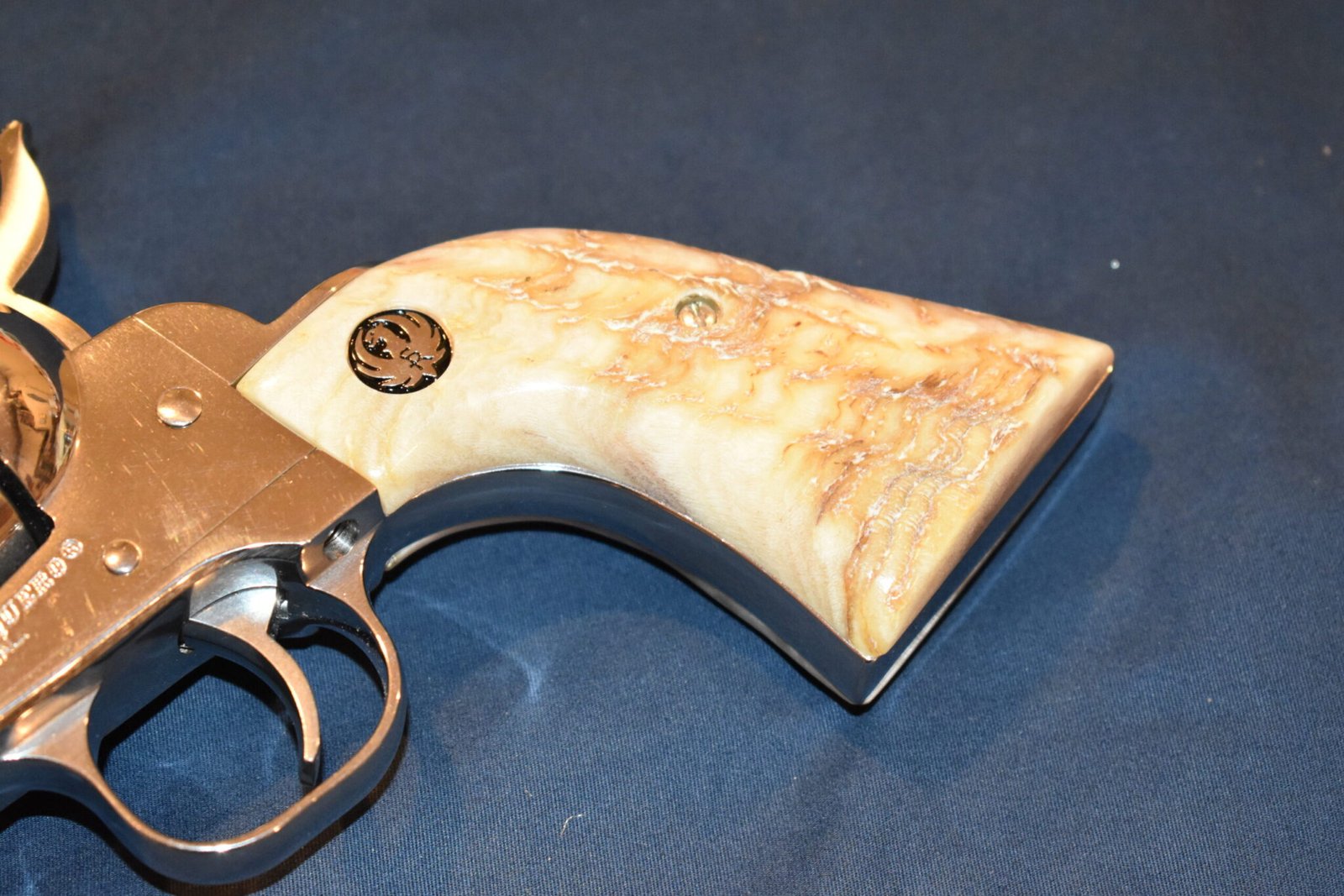 RUGER NEW VAQUERO PREMIUM GRADE RAMS HORN GRIPS RNVRH10 - Image 12