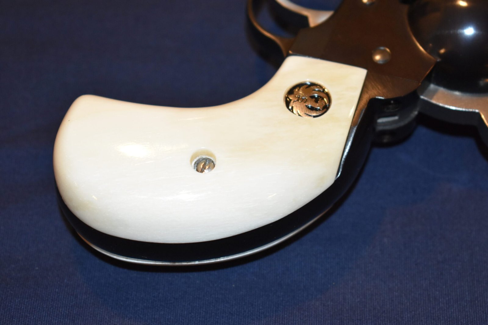 RUGER BIRDS HEAD GIRAFFE BONE GRIPS BHRGB1 - Image 5