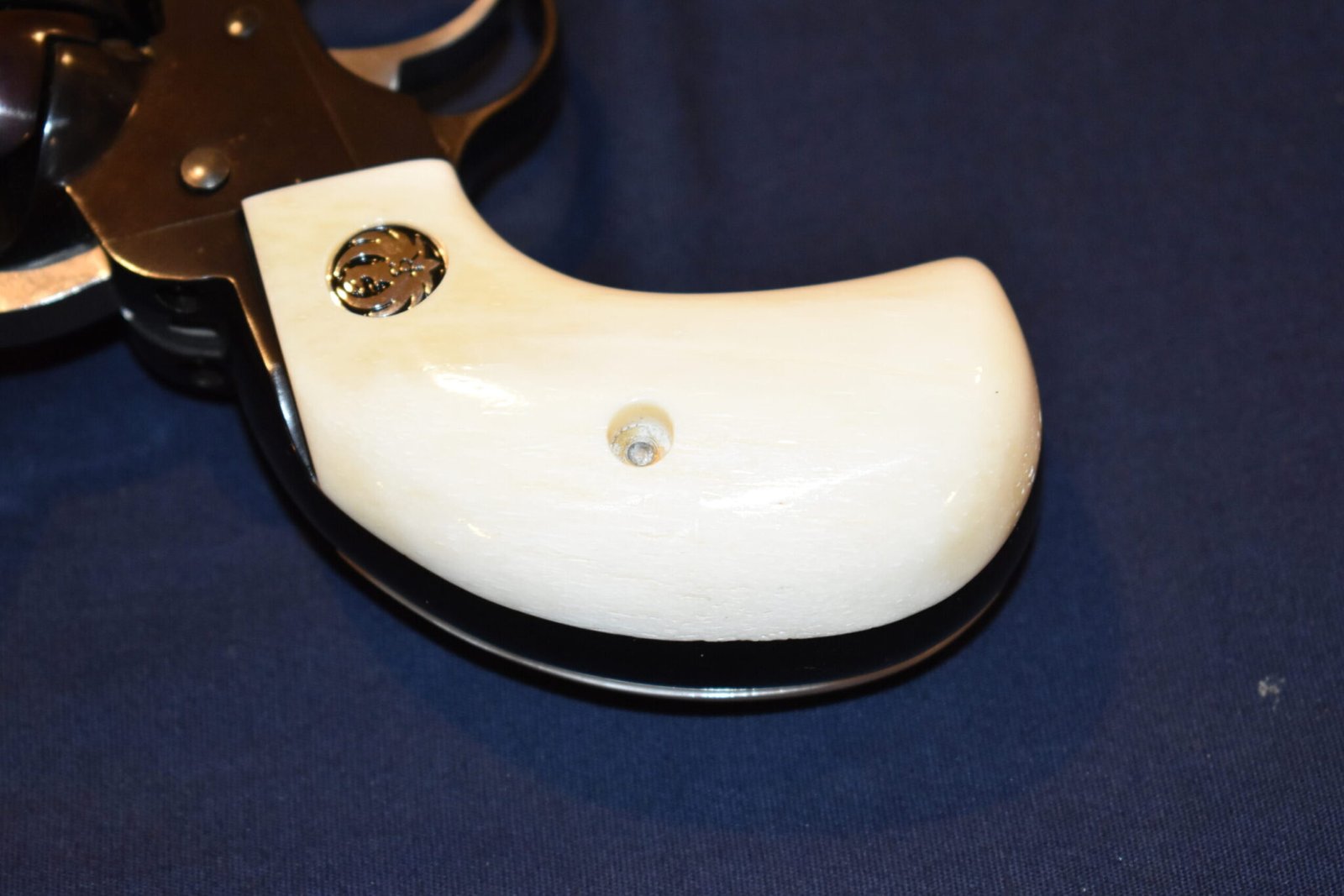 RUGER BIRDS HEAD GIRAFFE BONE GRIPS BHRGB1 - Image 6