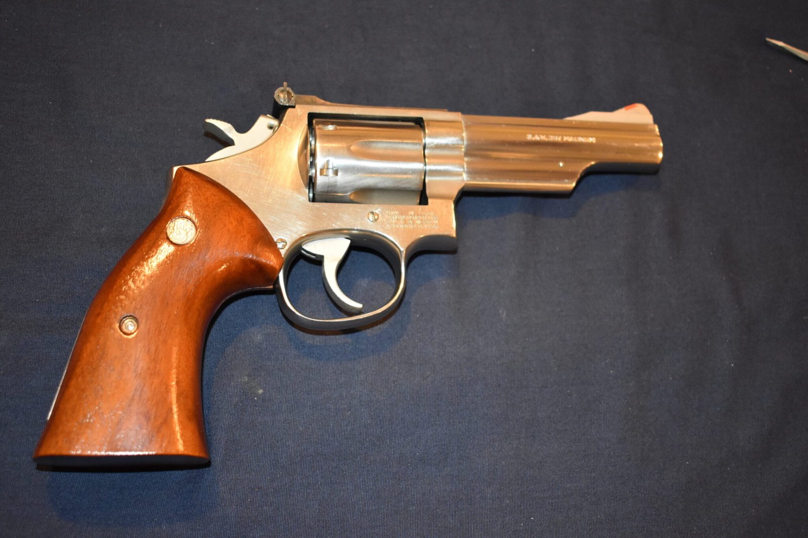 SMITH & WESSON FACTORY K FRAME PRESENTATION TARGET GRIPS KPT14 - Image 7