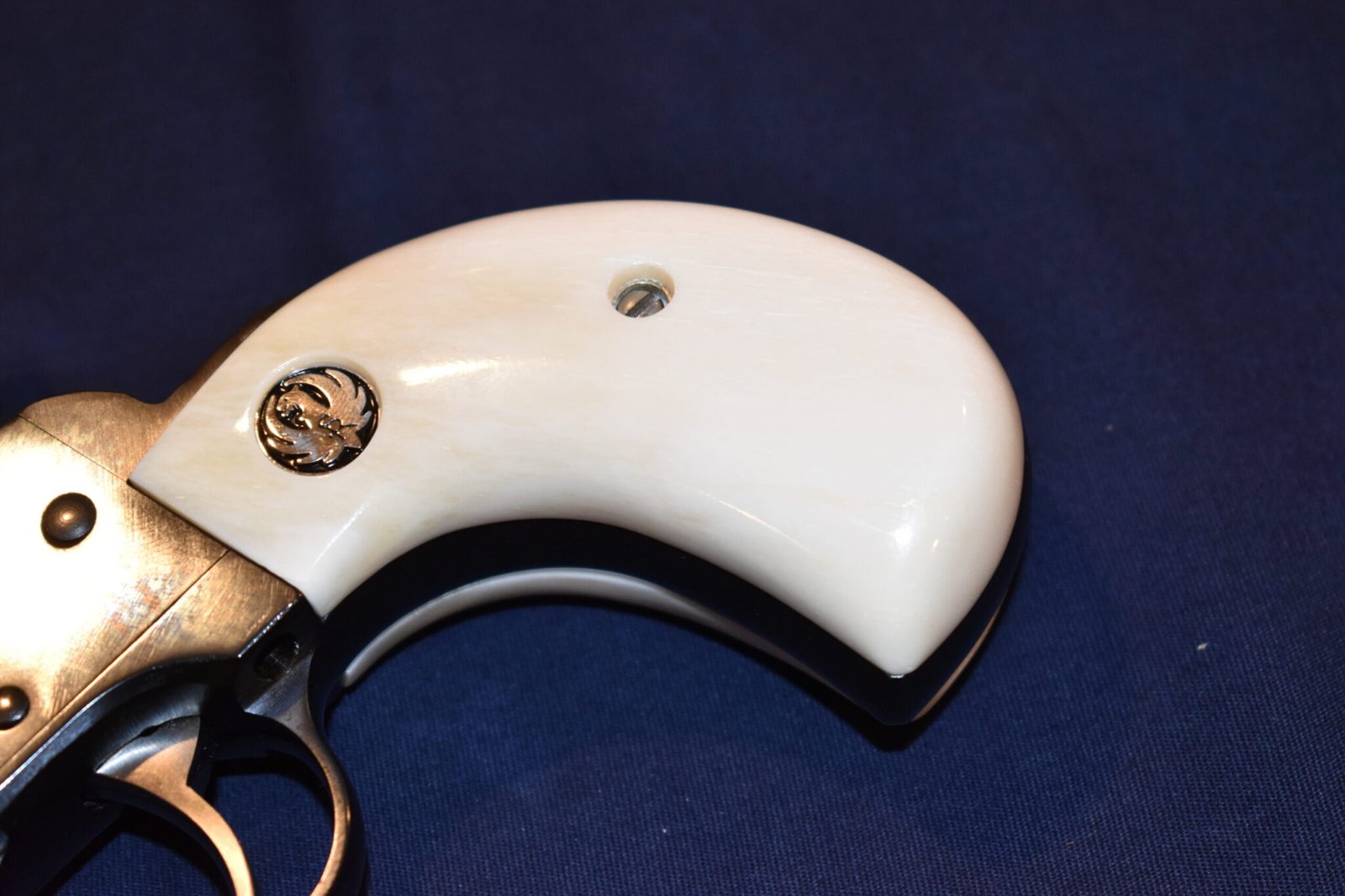 RUGER BIRDS HEAD GIRAFFE BONE GRIPS BHRGB1 - Image 12