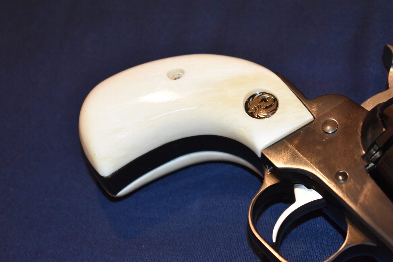 RUGER BIRDS HEAD GIRAFFE BONE GRIPS BHRGB1 - Image 11