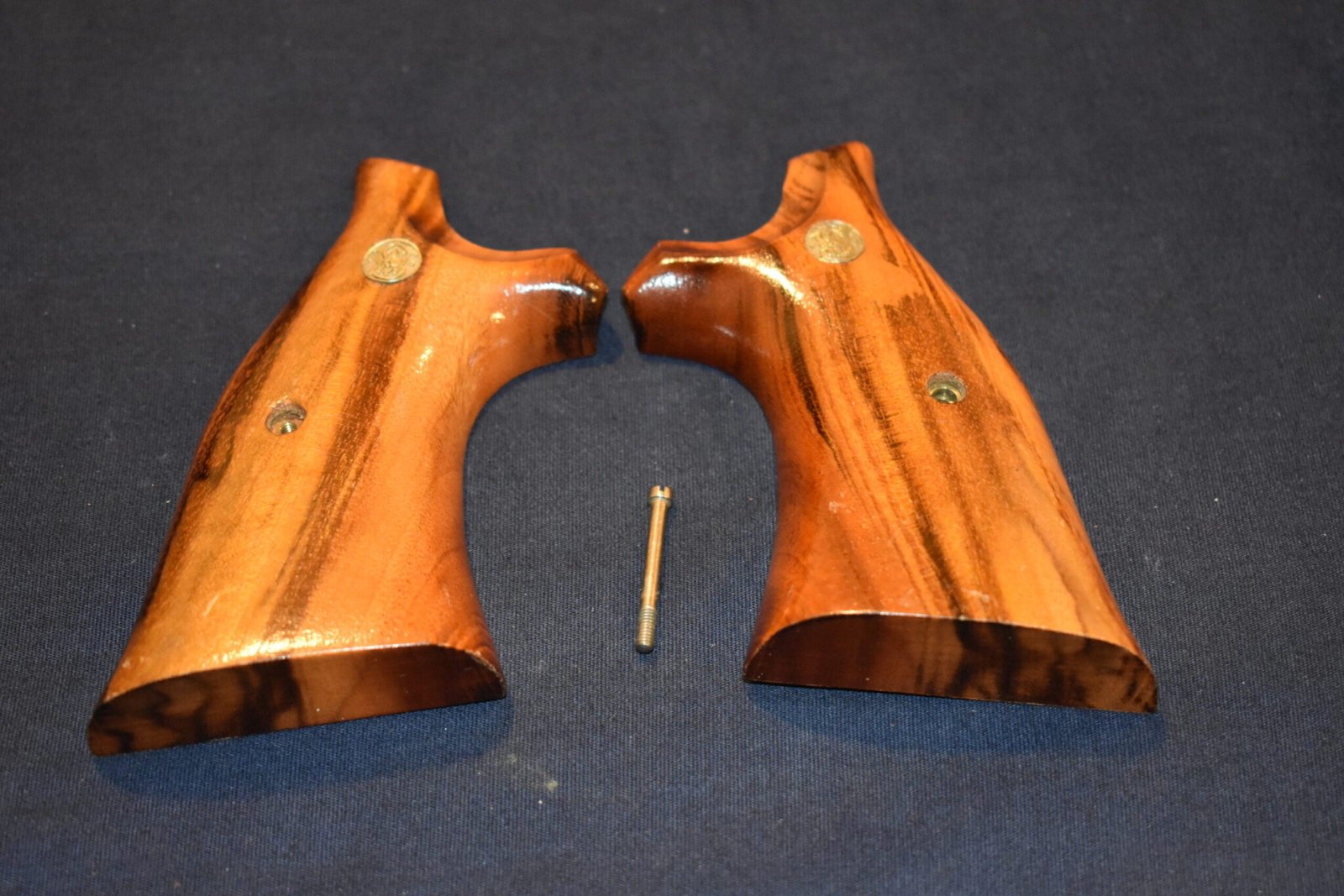 SMITH & WESSON K FRAME PRESENTATION TARGET GRIPS KPT15 - Image 2