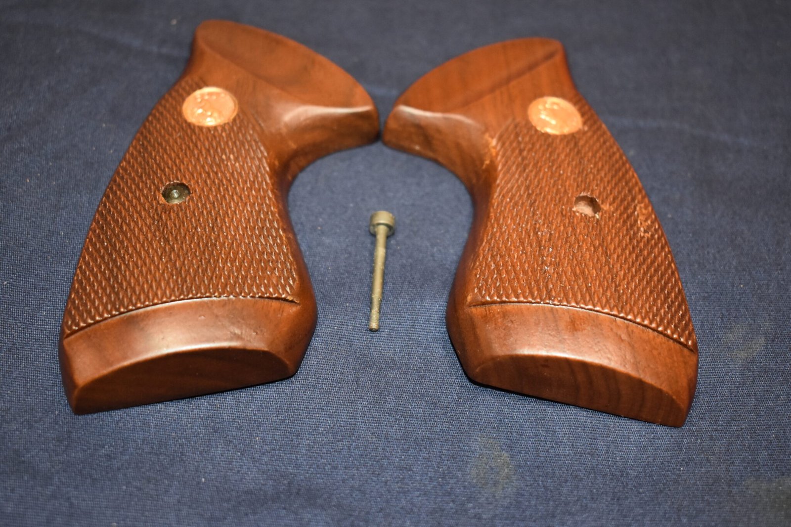 COLT TROOPER MK III FACTORY TARGET GRIPS TMK3-9 - Image 2