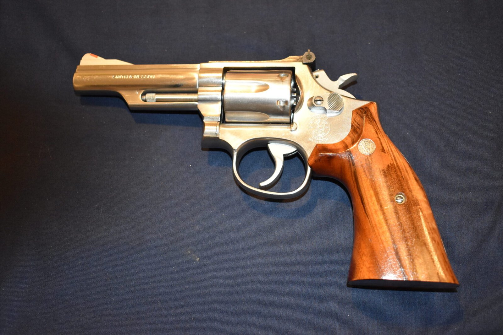 SMITH & WESSON K FRAME PRESENTATION TARGET GRIPS KPT15 - Image 4