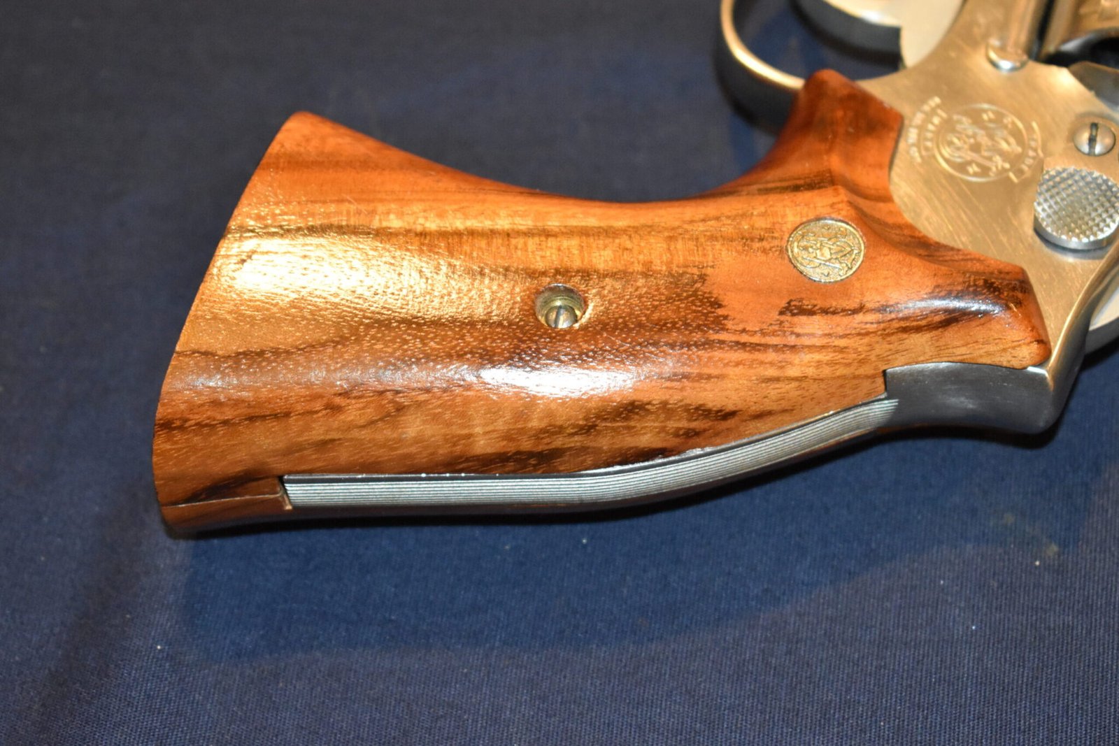 SMITH & WESSON K FRAME PRESENTATION TARGET GRIPS KPT15 - Image 5
