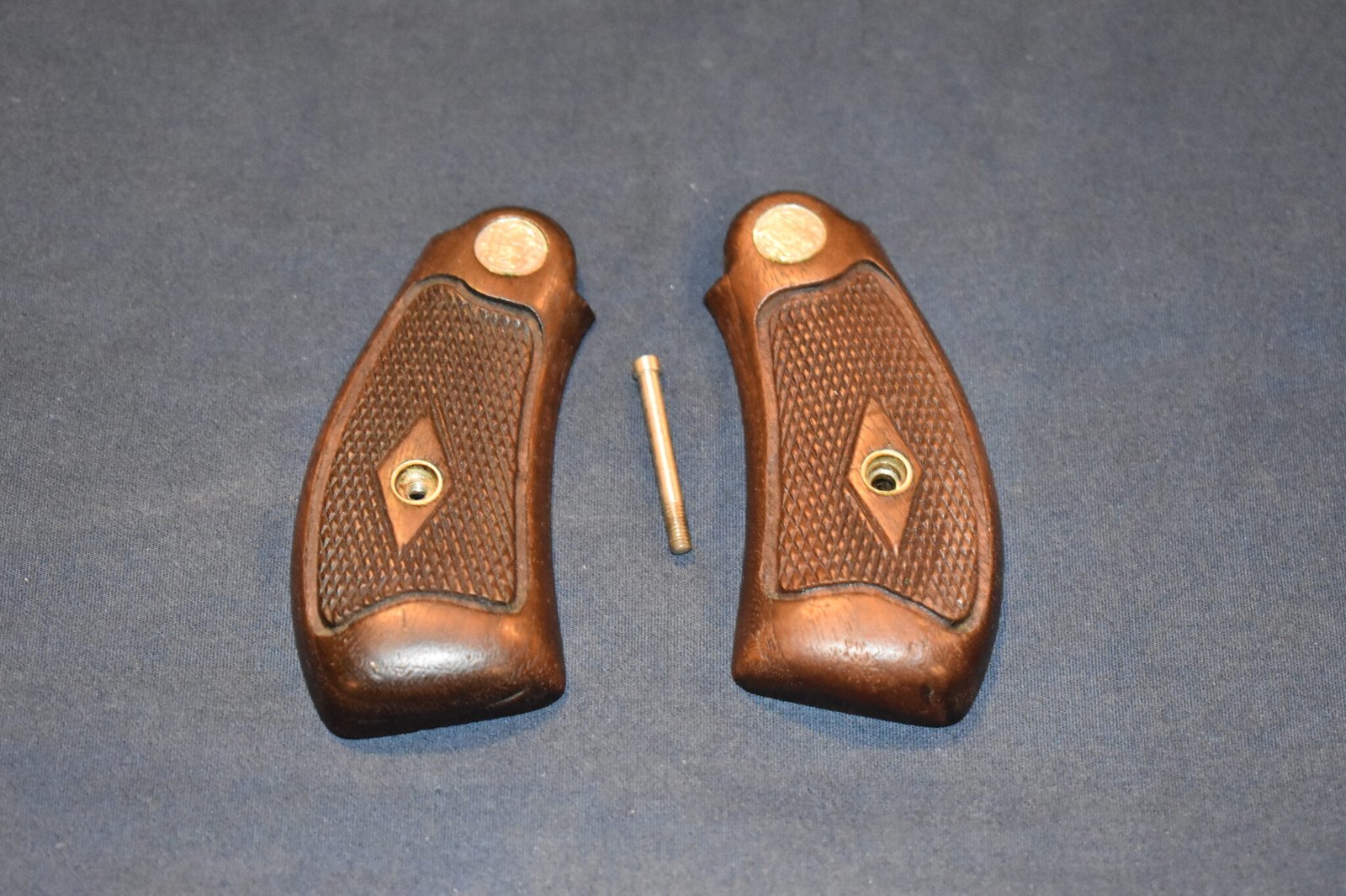 SMITH & WESSON K FRAME PRE-WAR ROUND BUTT SERVICE GRIPS K-21 - Image 2