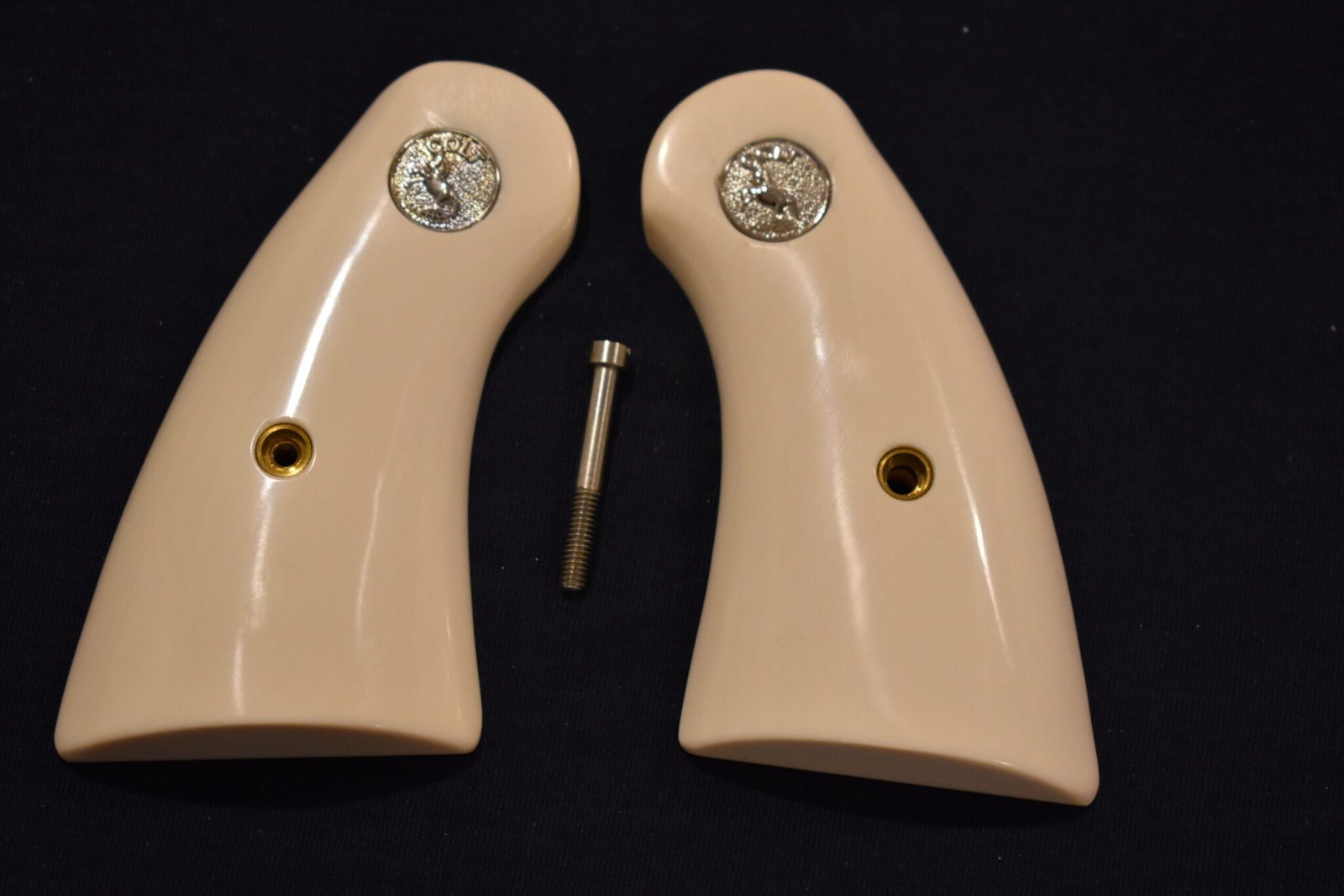 COLT I FRAME IVORY SERVICE GRIPS FOR A COLT PYTHON PI6 (OHIO RESIDENTS ONLY) - Image 2