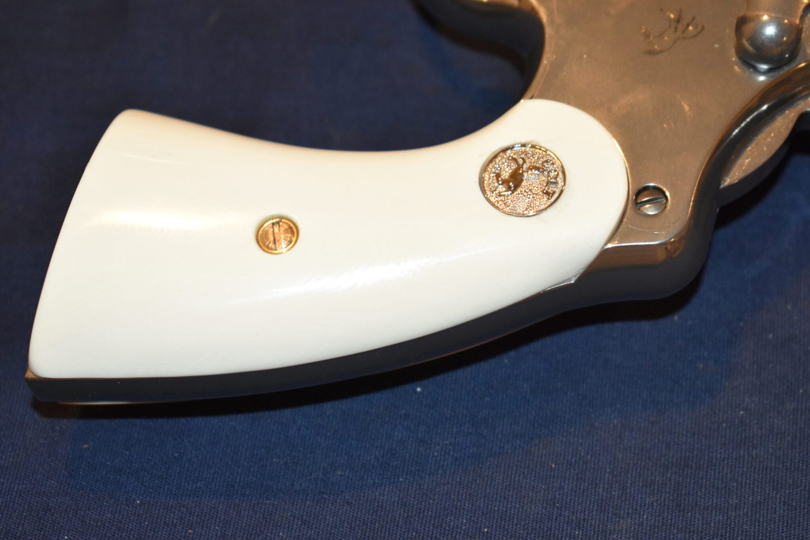 COLT I FRAME IVORY SERVICE GRIPS FOR A COLT PYTHON PI6 (OHIO RESIDENTS ONLY) - Image 5