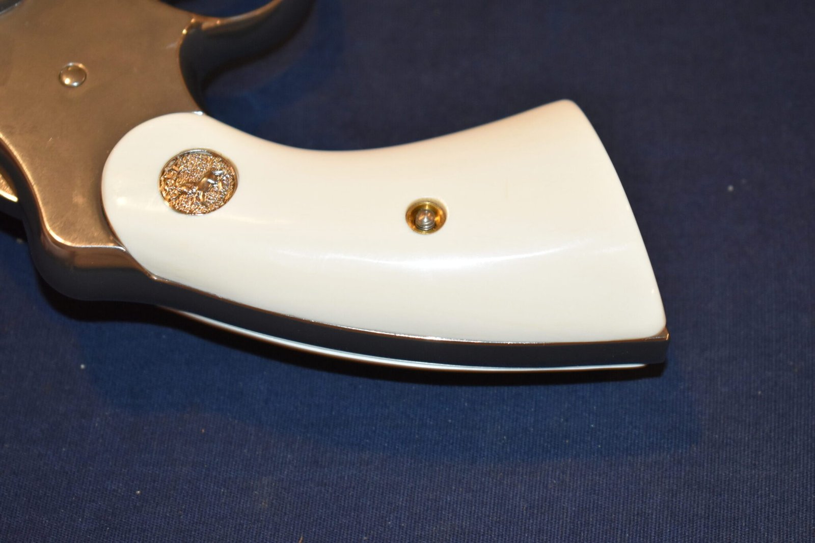 COLT I FRAME IVORY SERVICE GRIPS FOR A COLT PYTHON PI6 (OHIO RESIDENTS ONLY) - Image 6