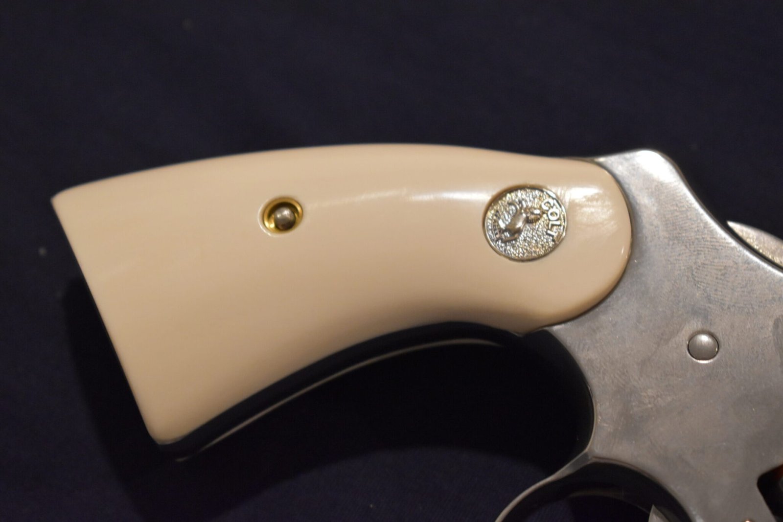 COLT I FRAME IVORY SERVICE GRIPS FOR A COLT PYTHON PI6 (OHIO RESIDENTS ONLY) - Image 11