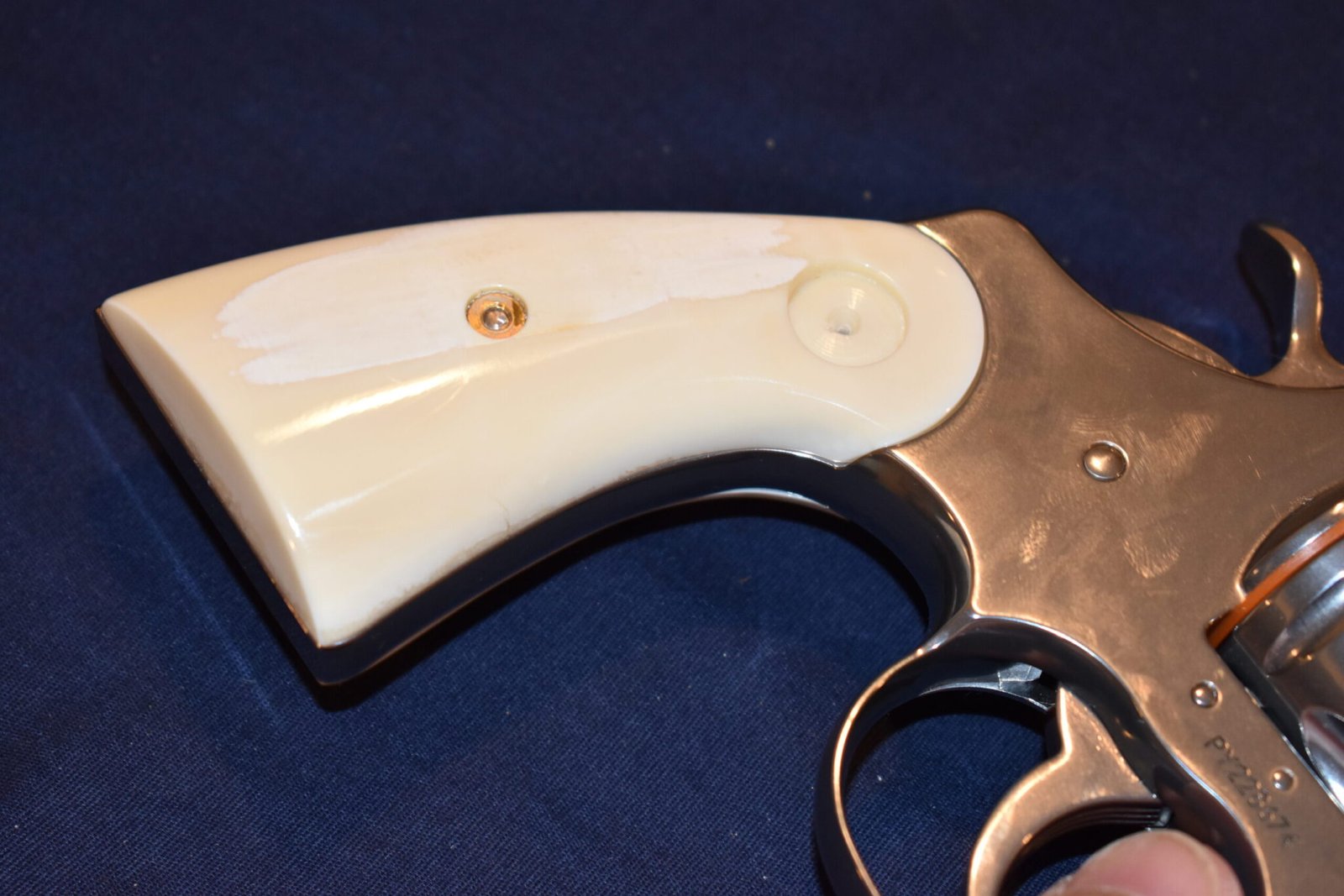 COLT PYTHON FOSSILIZED WALRUS IVORY GRIPS FWIP4 - Image 11