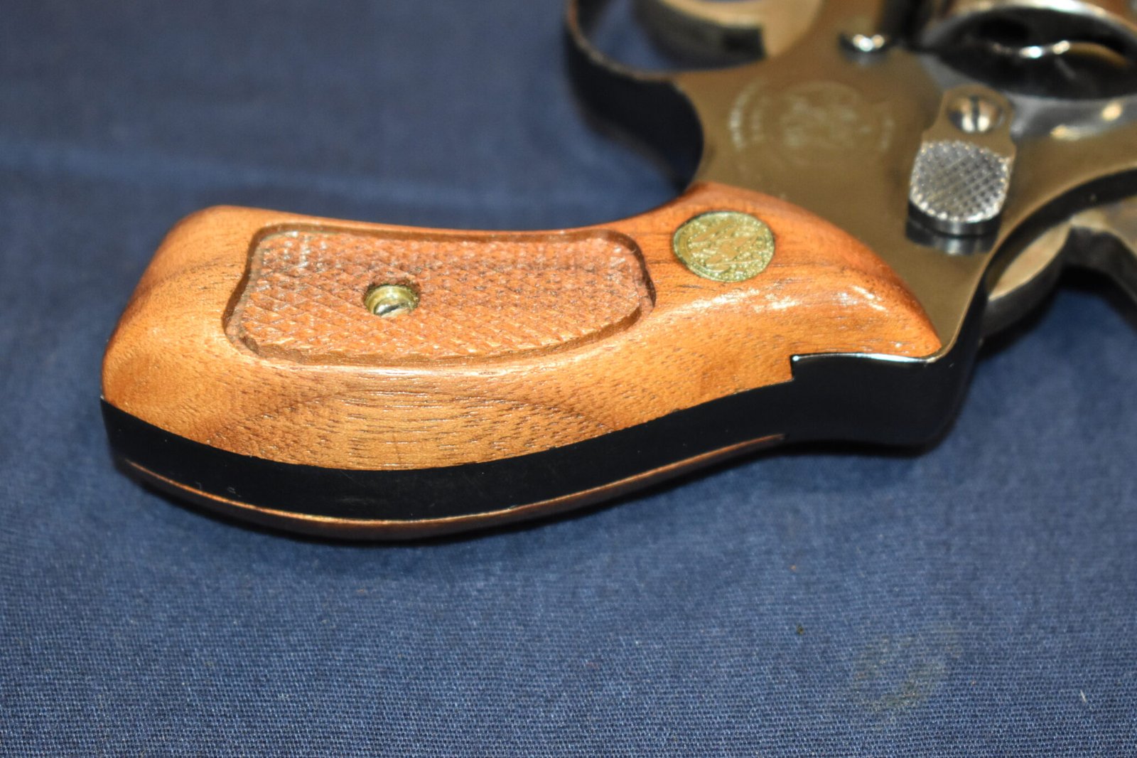 SMITH & WESSON J FRAME MAGNA GRIPS JRBM6 - Image 5