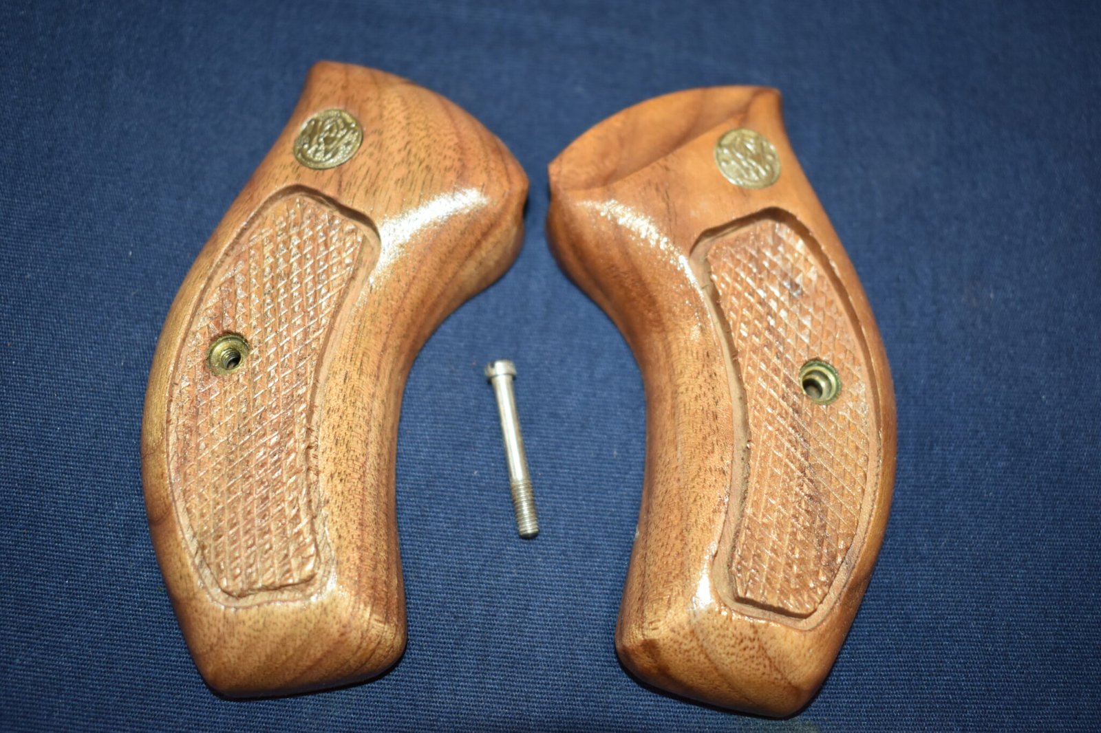 SMITH & WESSON J FRAME ROUND BUTT TARGET GRIP JRBT6