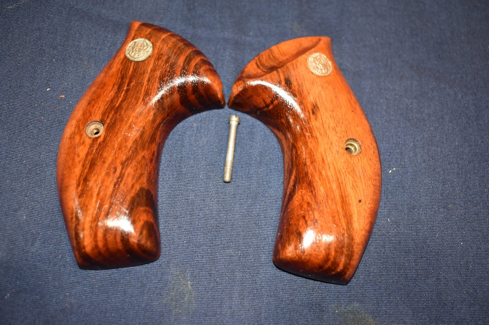 SMITH & WESSON J FRAME ROUND BUTT TARGET GRIP JRBT5