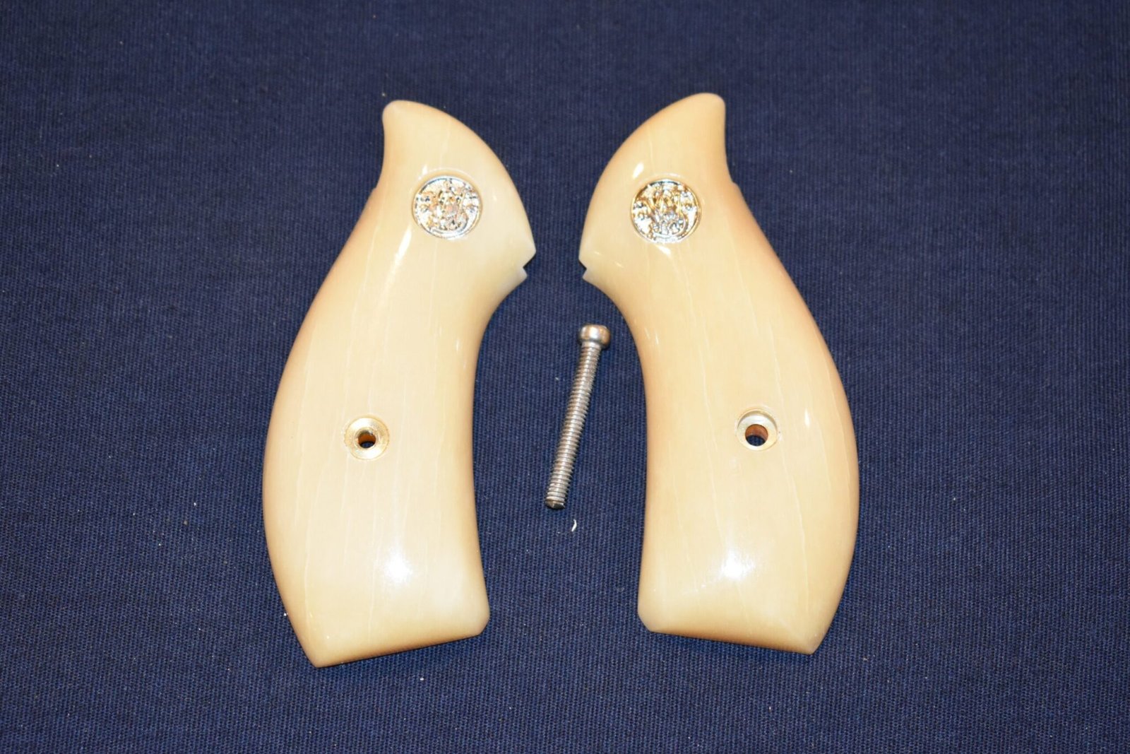 SMITH & WESSON J FRAME PREMIUM GRADE GIRAFFE BONE GRIPS JRBGB4