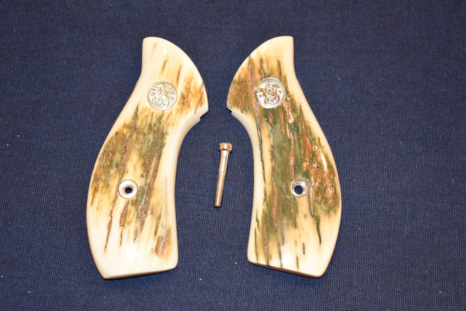 SMITH & WESSON J FRAME MAMMOTH IVORY GRIPS JMI6