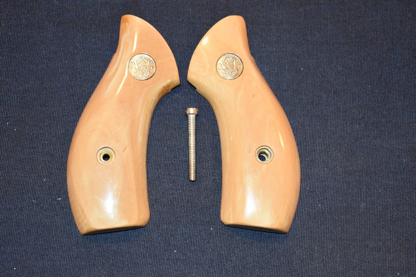 SMITH & WESSON J FRAME MAMMOTH IVORY GRIPS JMI7