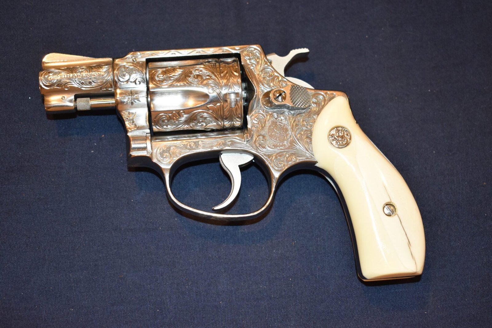 SMITH & WESSON J FRAME FOSSILIZED WEALRUS IVORY GRIPS JFWI1 - Image 4