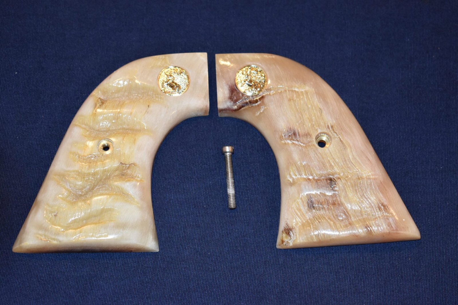 COLT SINGLE ACTION ARMY (S.A.A.)PREMIUM GRADE RAMS HORN / STAG GRIPS SAARH5