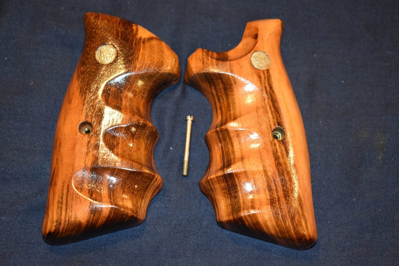 SMITH & WESSON N FRAME SQUARE BUTT COMBAT GRIPS SWNSQBC4