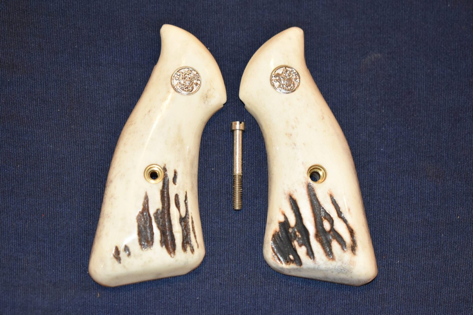 SMITH & WESSON J FRAME ROUND BUTT STAG GRIPS JSQS6