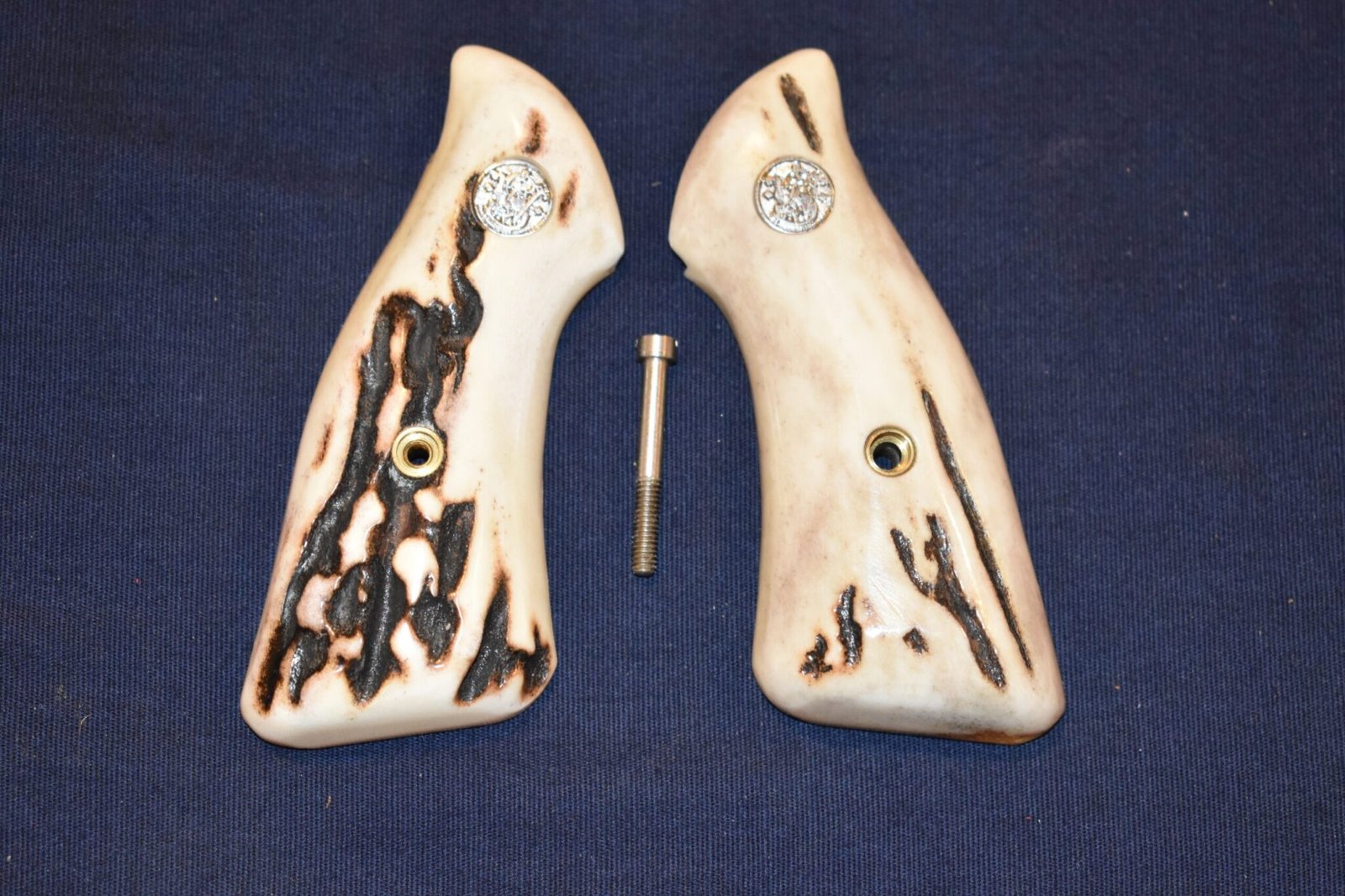 SMITH & WESSON J FRAME ROUND BUTT STAG GRIPS JSQS7