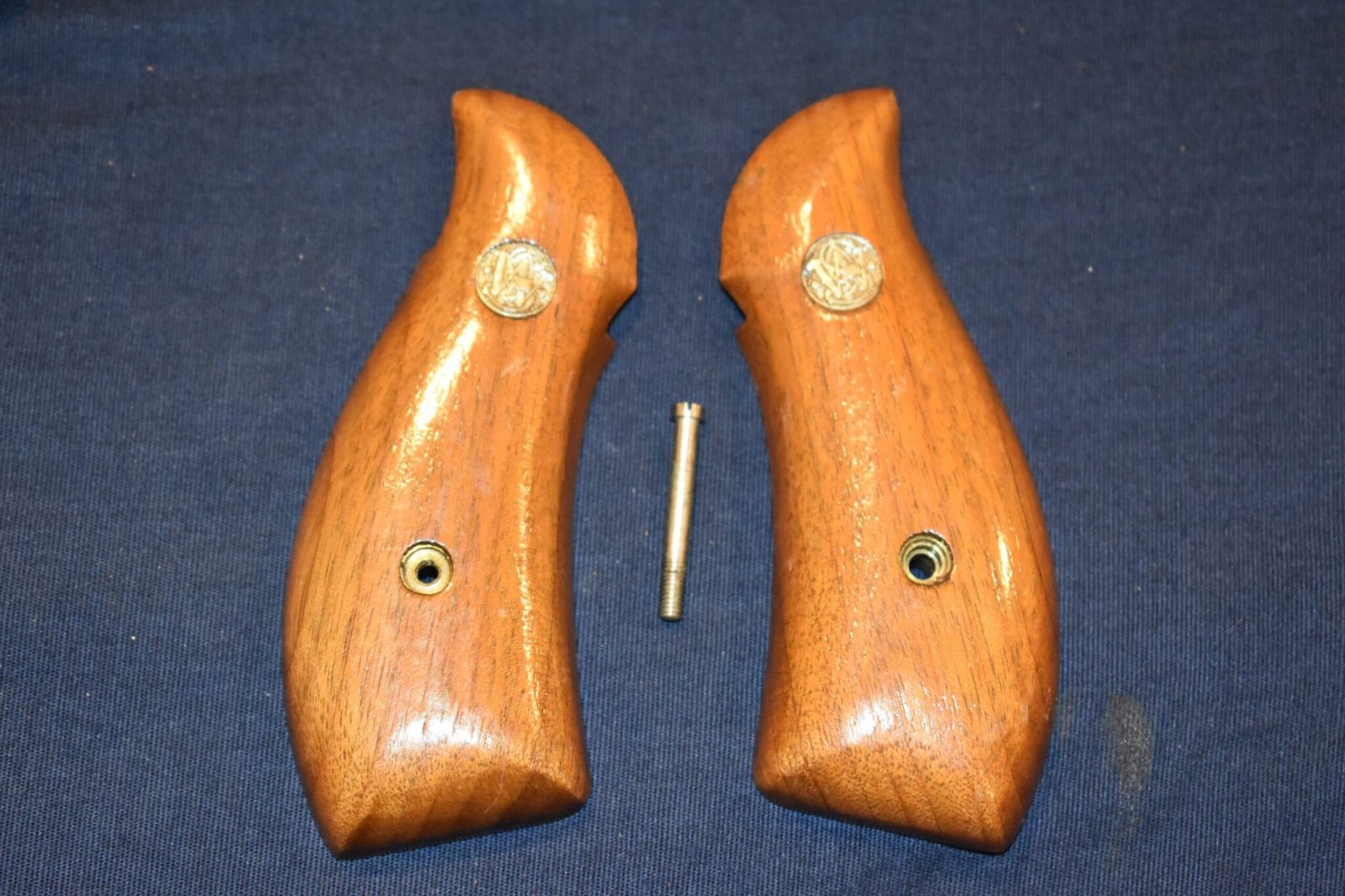 SMITH & WESSON K FRAME PRESENTATION MAGNA GRIPS KRBPM2