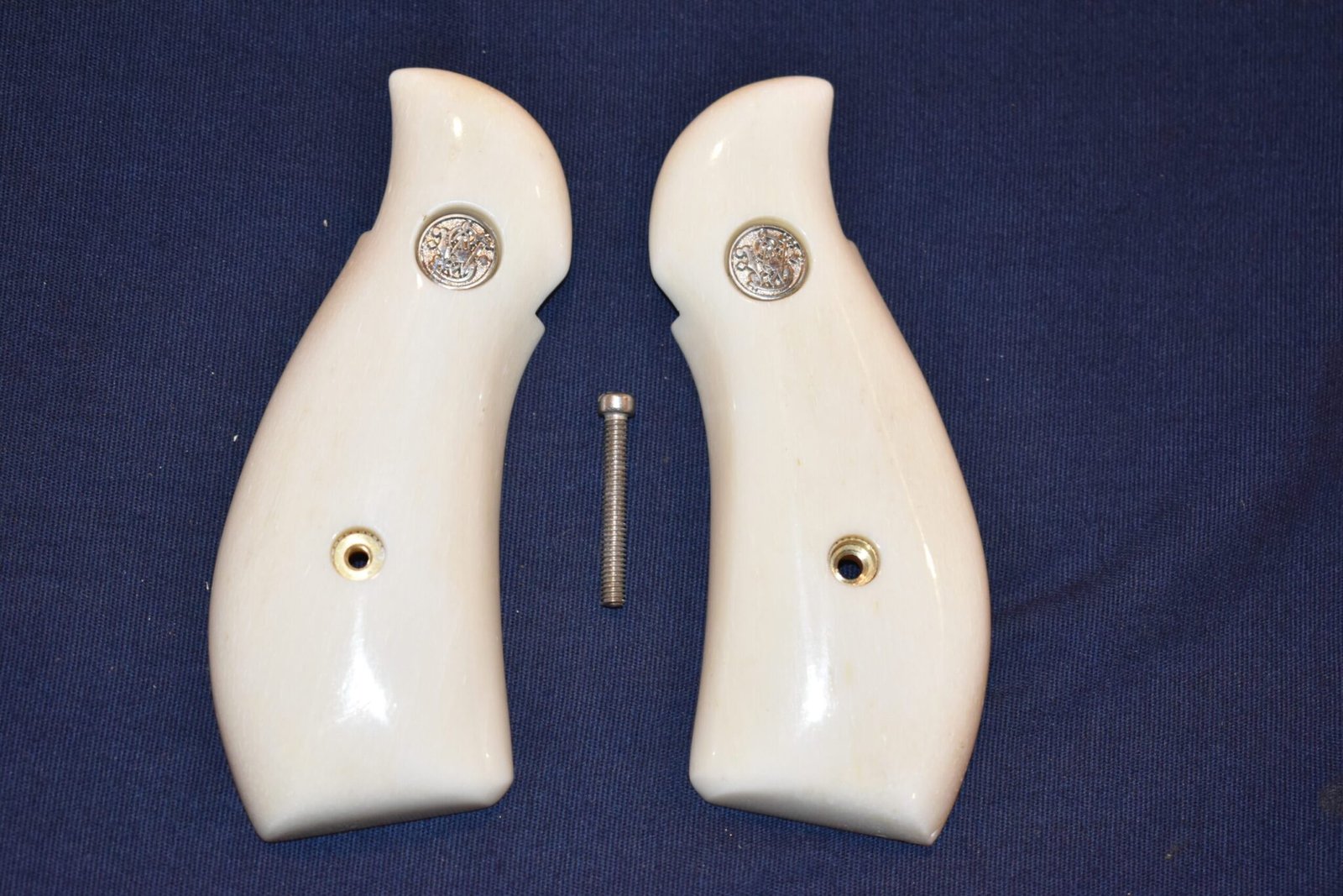 SMITH & WESSON K OR L FRAME ROUND BUTT GIRAFFE BONE GRIPS KRBGB6