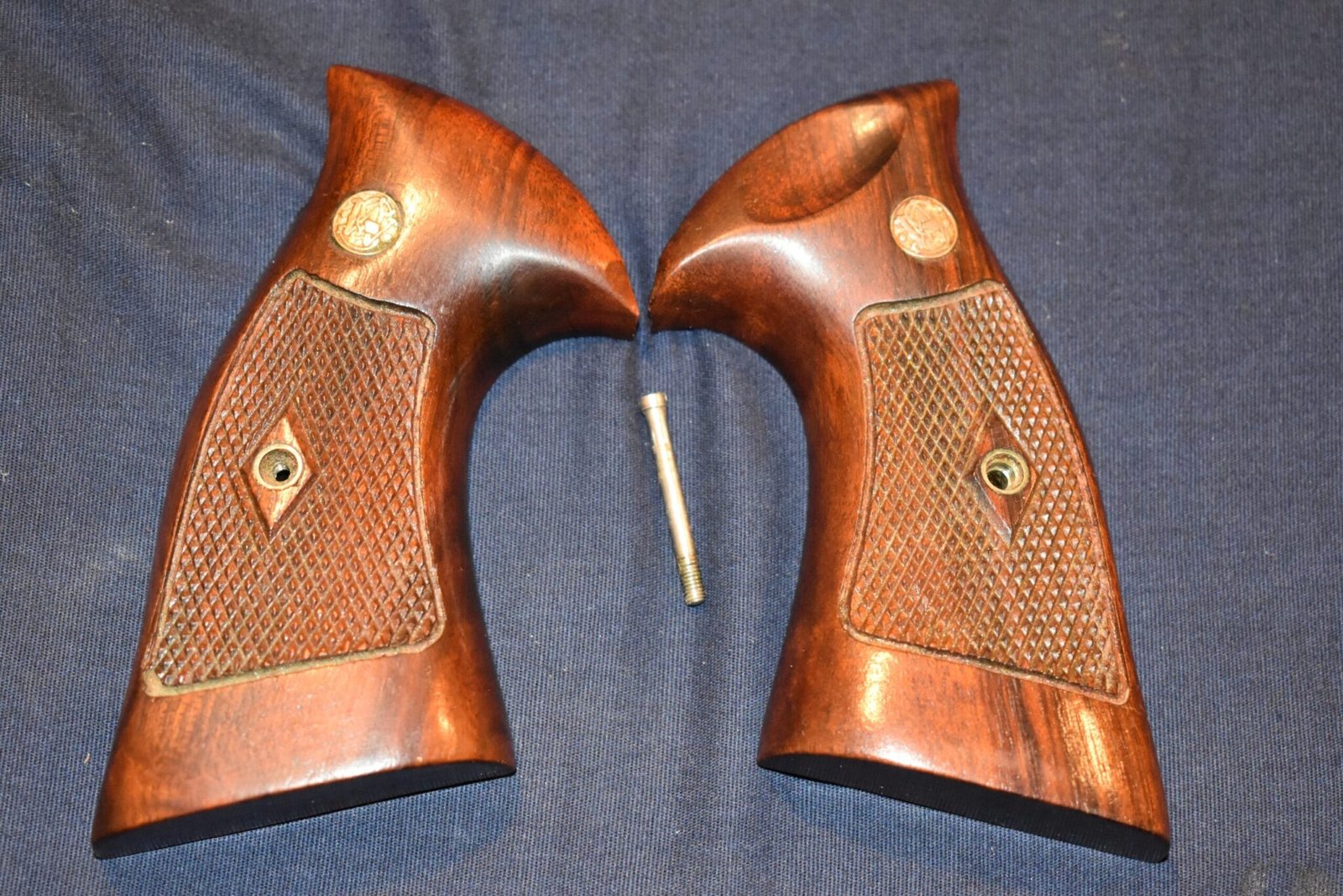 SMITH & WESSON K FRAME FACTORY DIAMOND TARGET GRIPS KDT7