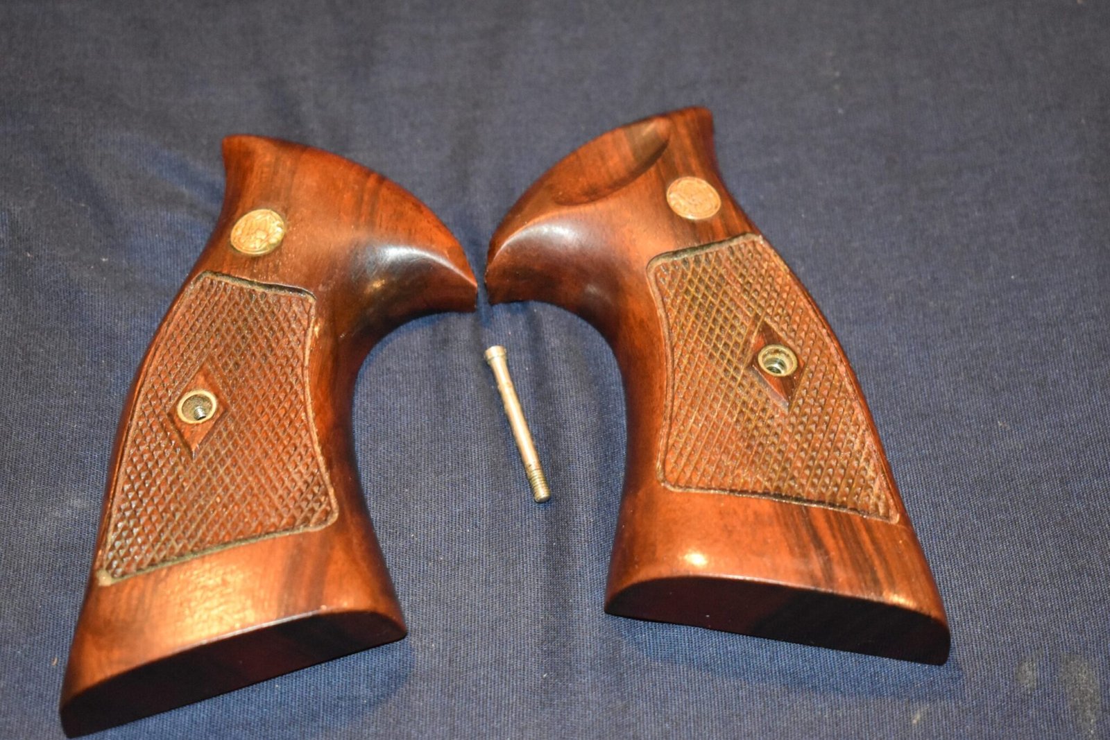 SMITH & WESSON K FRAME FACTORY DIAMOND TARGET GRIPS KDT7 - Image 2