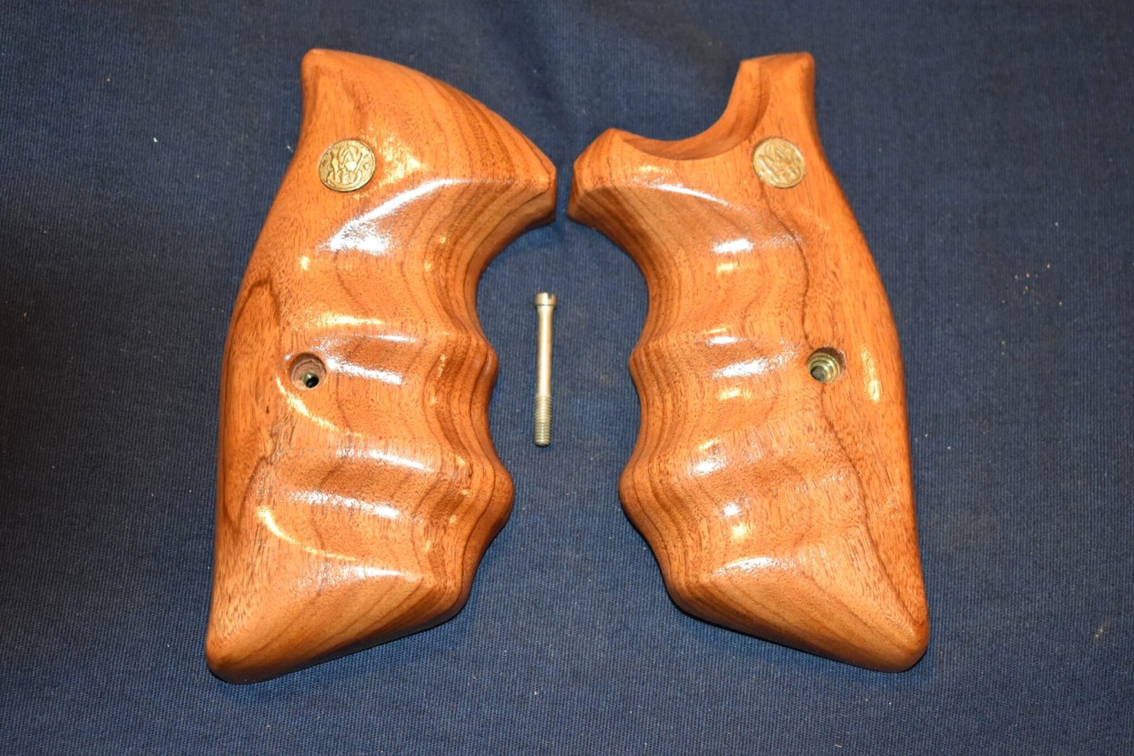 SMITH & WESSON K FRAME SQUARE BUTT FACTORY COMBAT GRIPS KSQC2