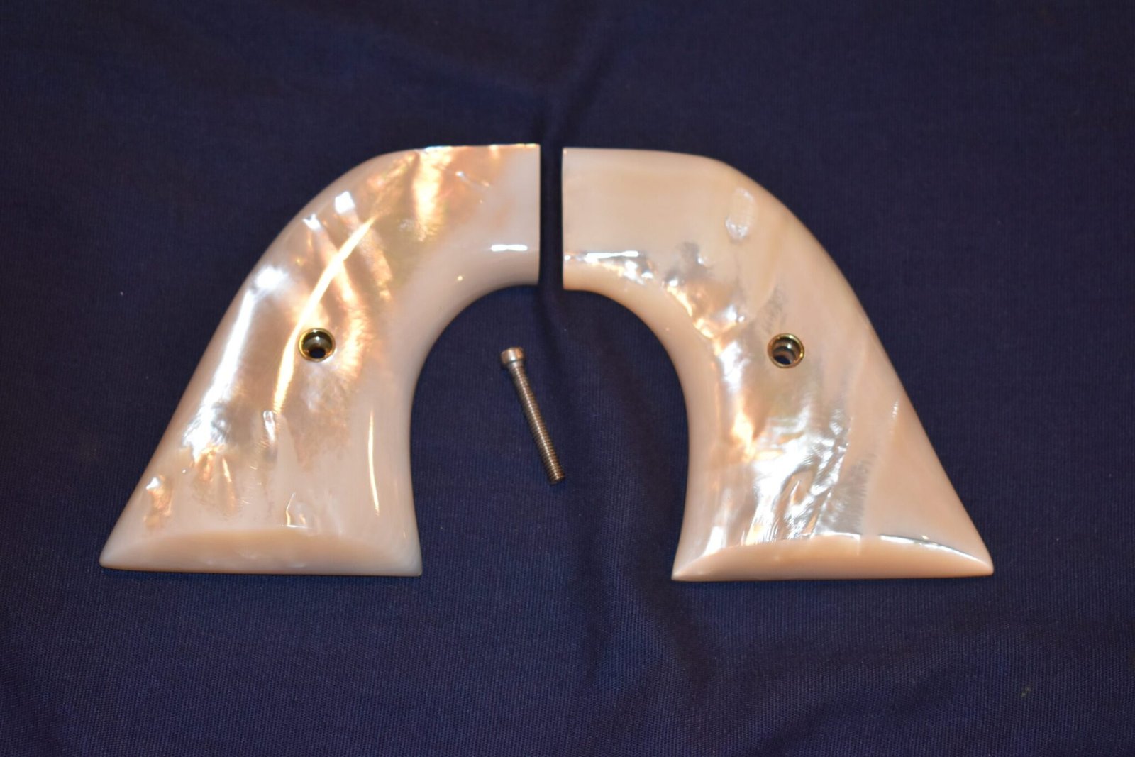 COLT SINGLE ACTION ARMY (S.A.A.) MOTHER OF PEARL GRIPS SAAMP1