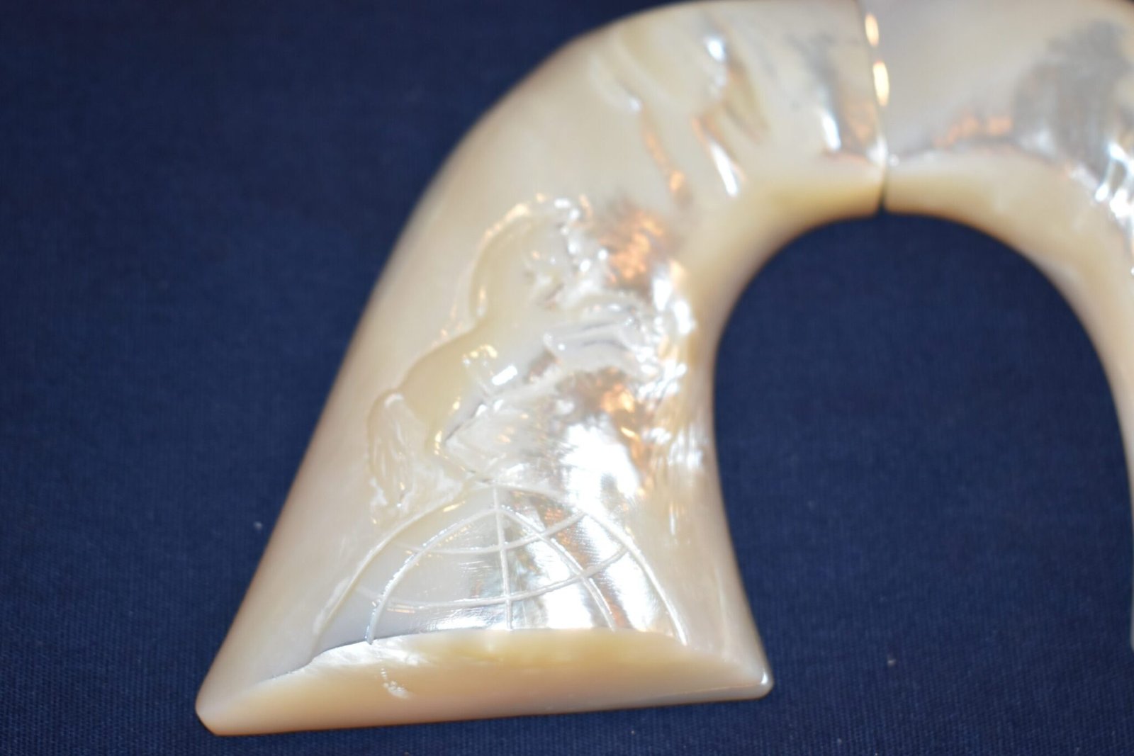 COLT SINGLE ACTION ARMY (S.A.A.) CARVED MOTHER OF PEARL GRIPS SAAMP3 - Image 4