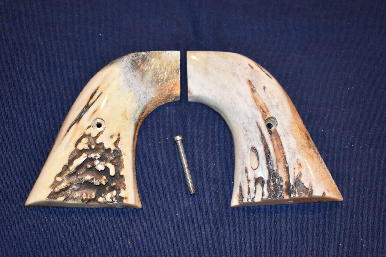 COLT SINGLE ACTION ARMY (S.A.A.) SAMBAR STAG GRIPS SAAS27